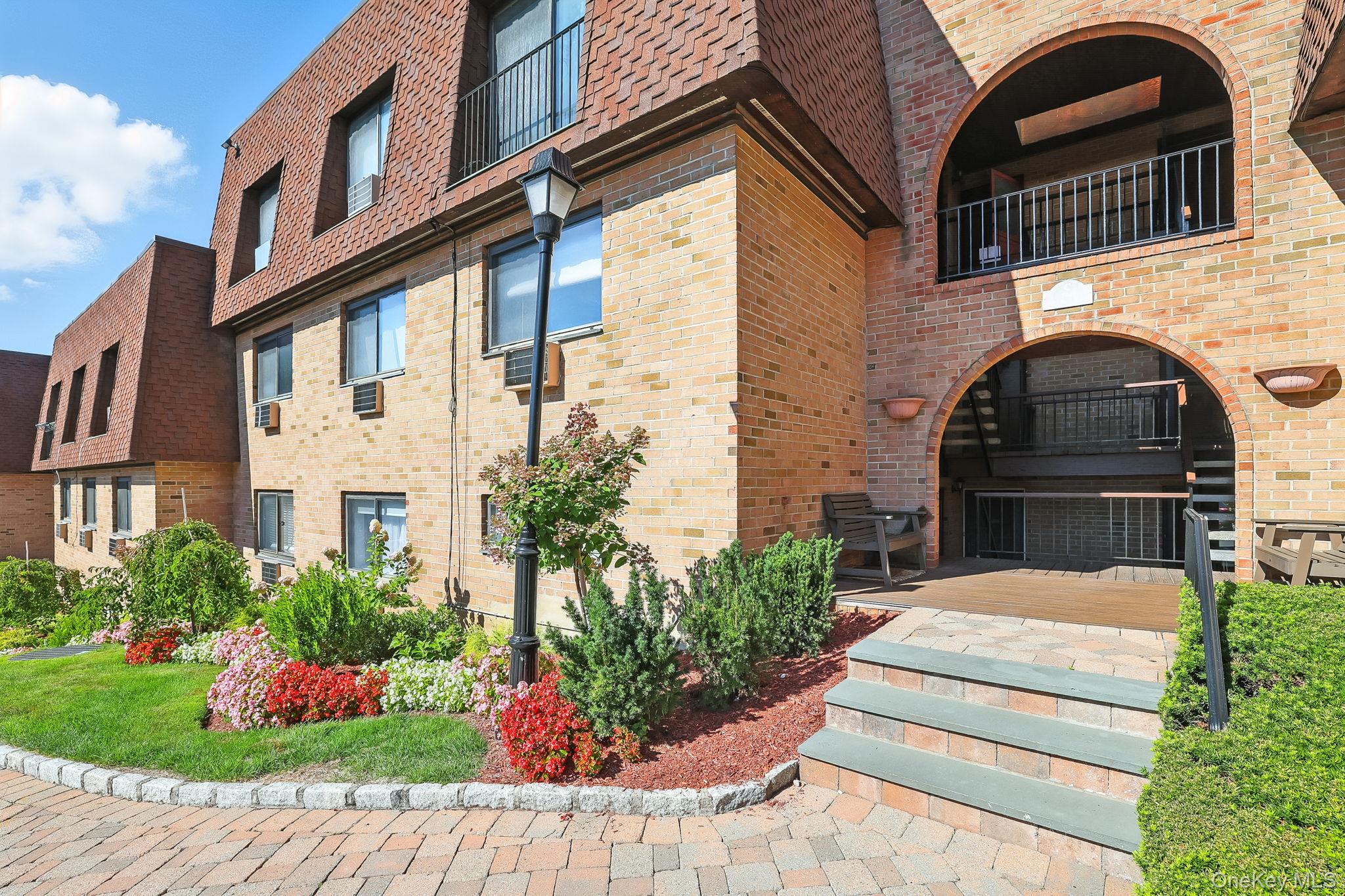 Move right in to this spacious end-unit in the Edgemont school distric...