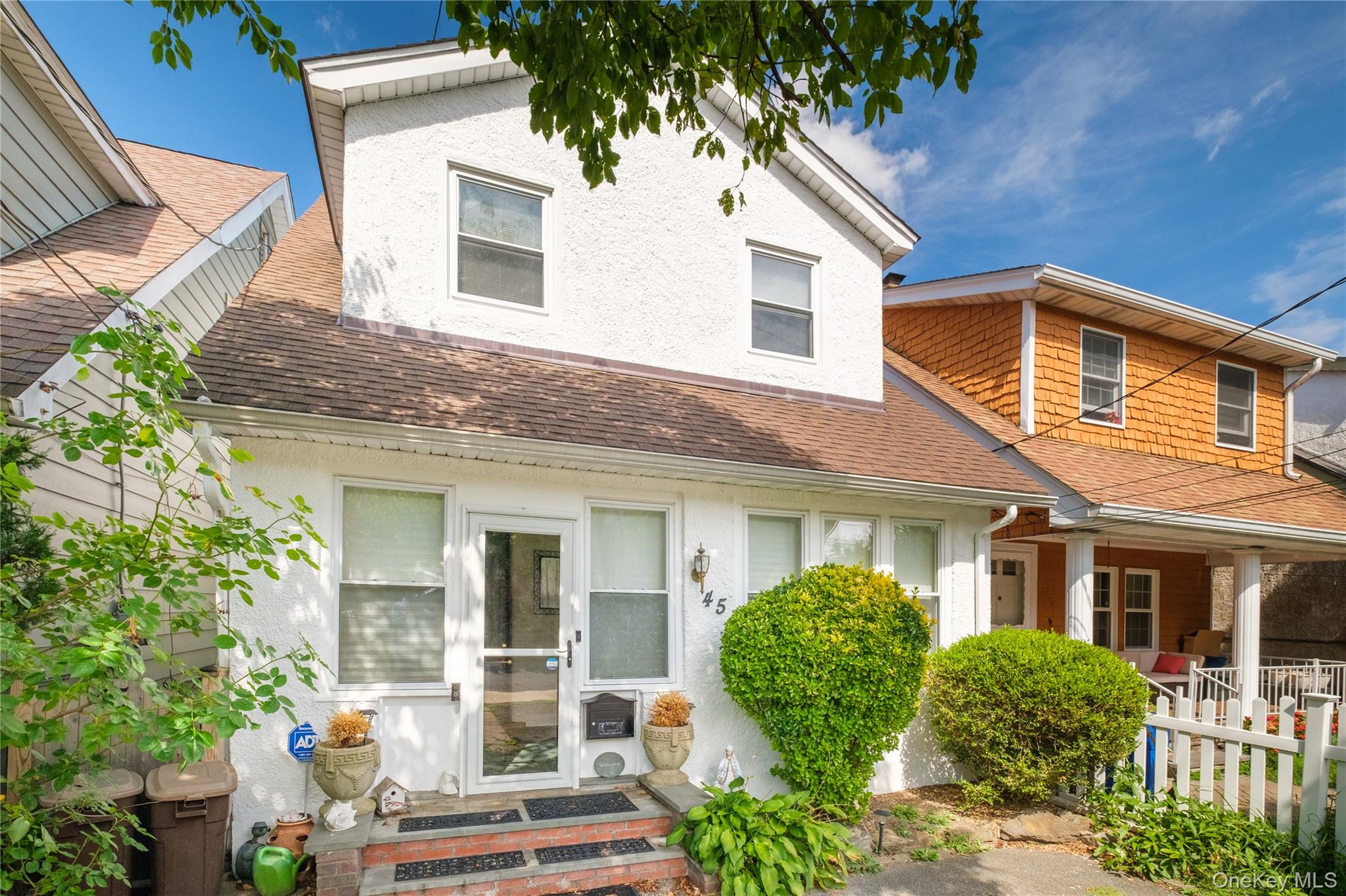 SIDE HALL COLONIAL HOME IN PRIME LOCATION!

Ideally situated near scho...