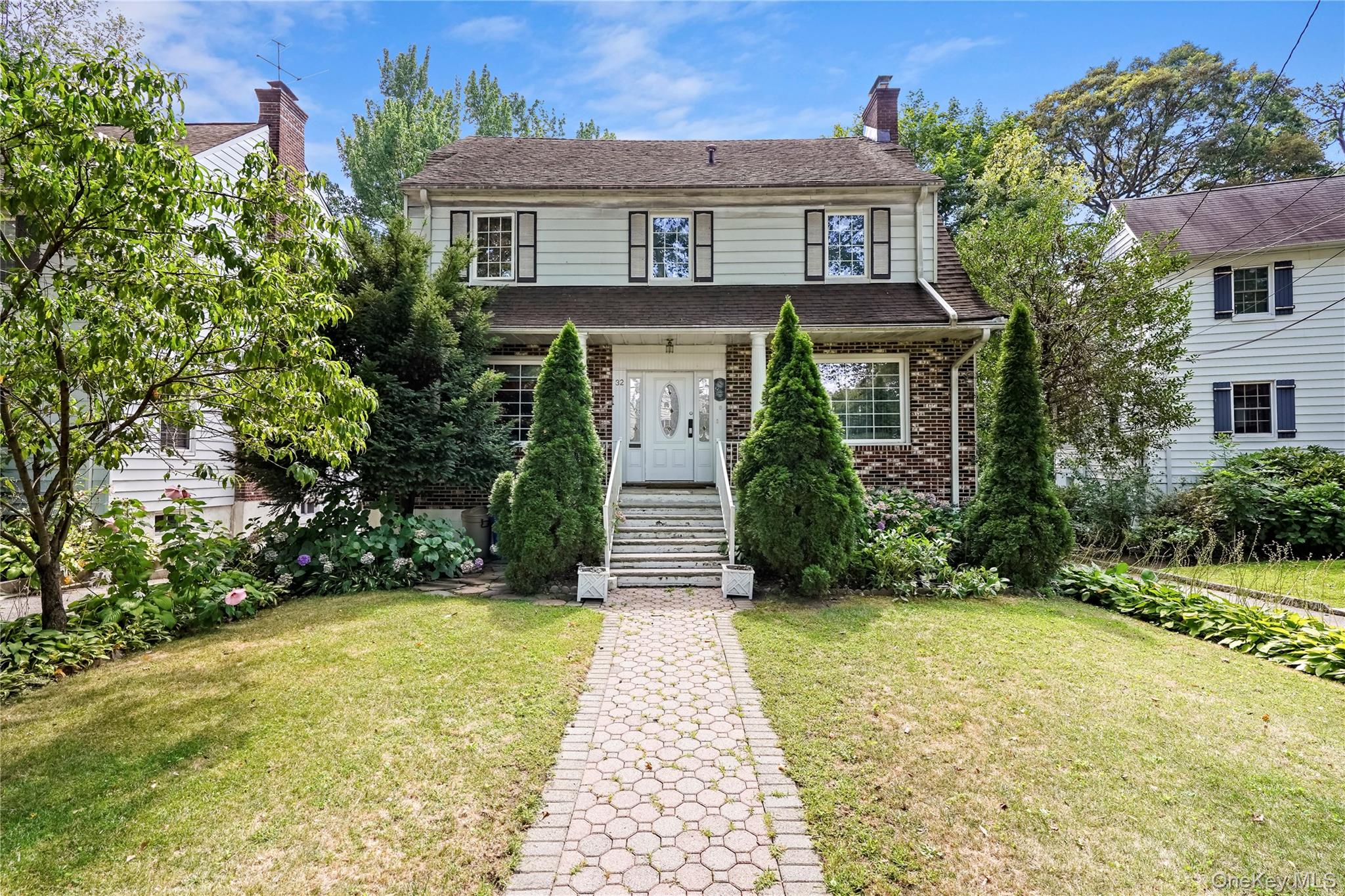 This charming colonial home in beautiful Mt. Vernon features 4 bedroom...