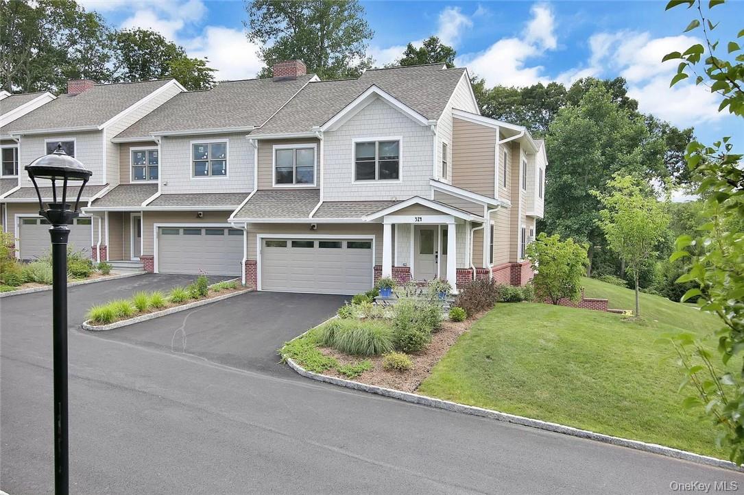 Previous model home, fully furnished for rent.  Indulge yourself in th...