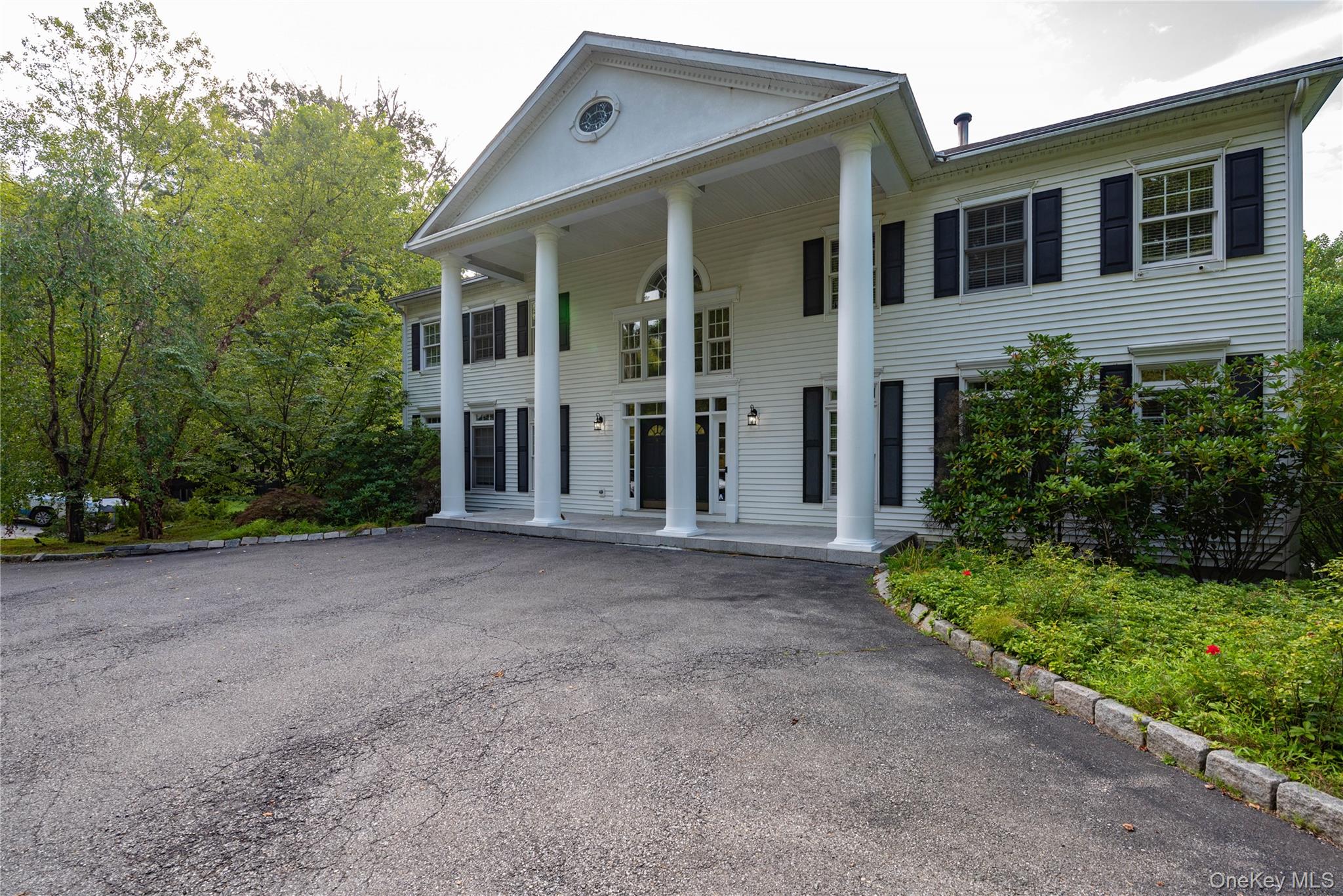 Georgian Colonial Feel .  Great private property with  Cottage on mini...