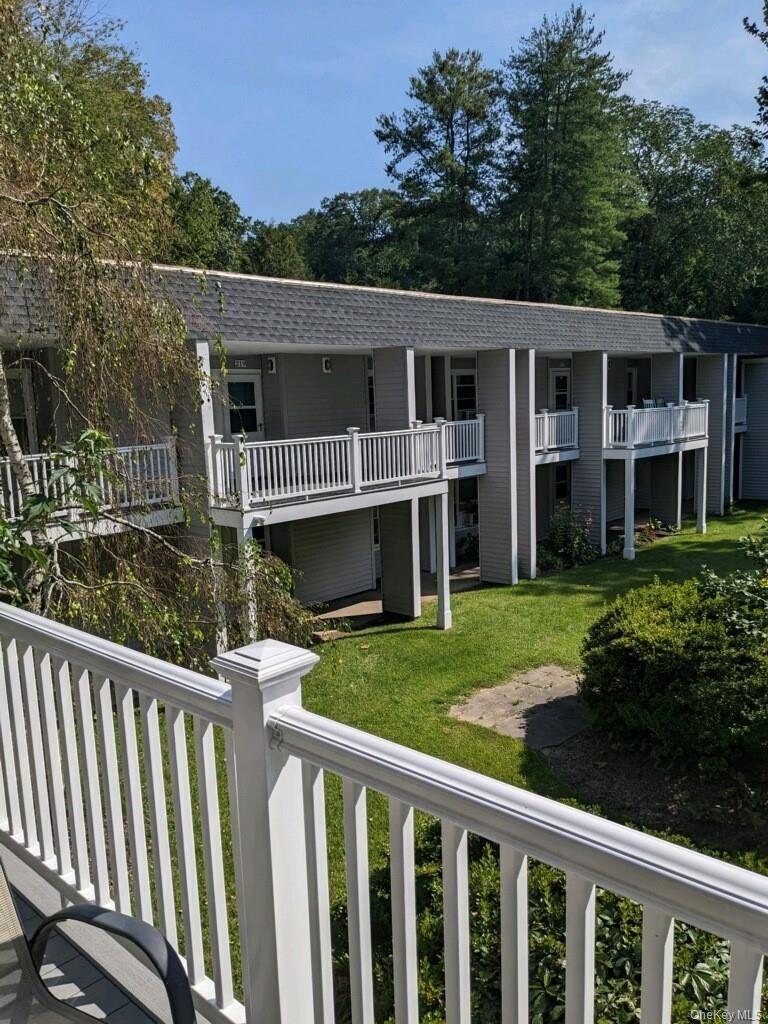 Everything new and beautiful!  Absolutely cheerful and updated 1 bdrm...