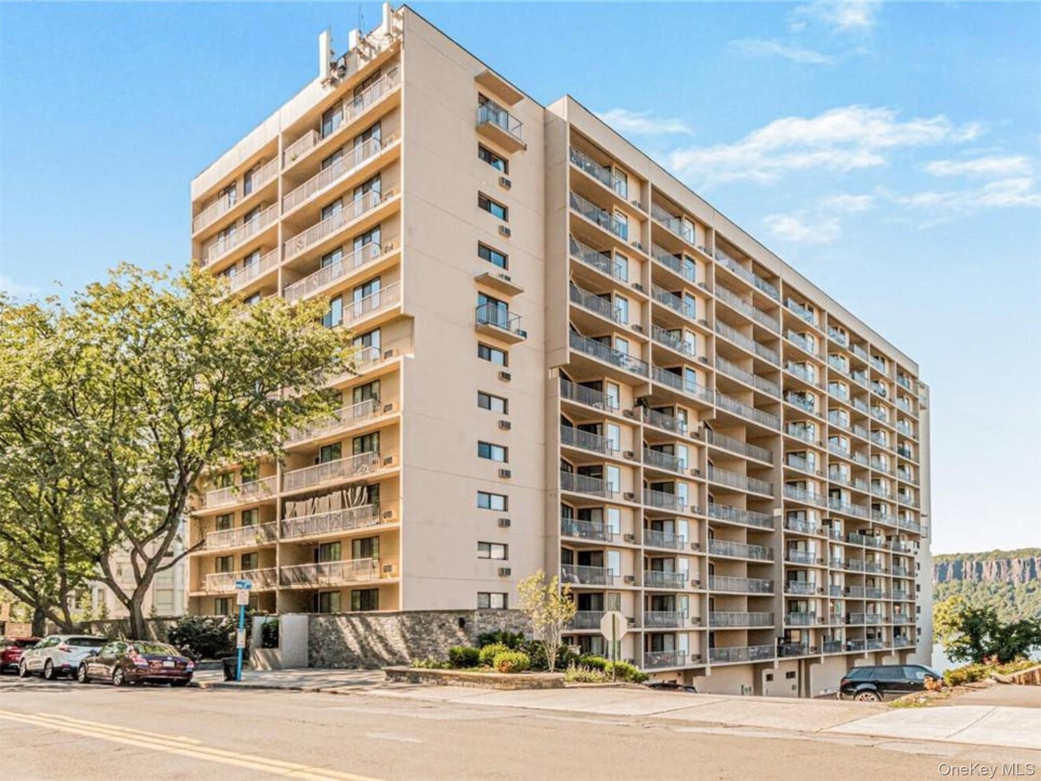 For Sale: Luxurious Riverfront 1-Bedroom Condo with Stunning Hudson Ri...