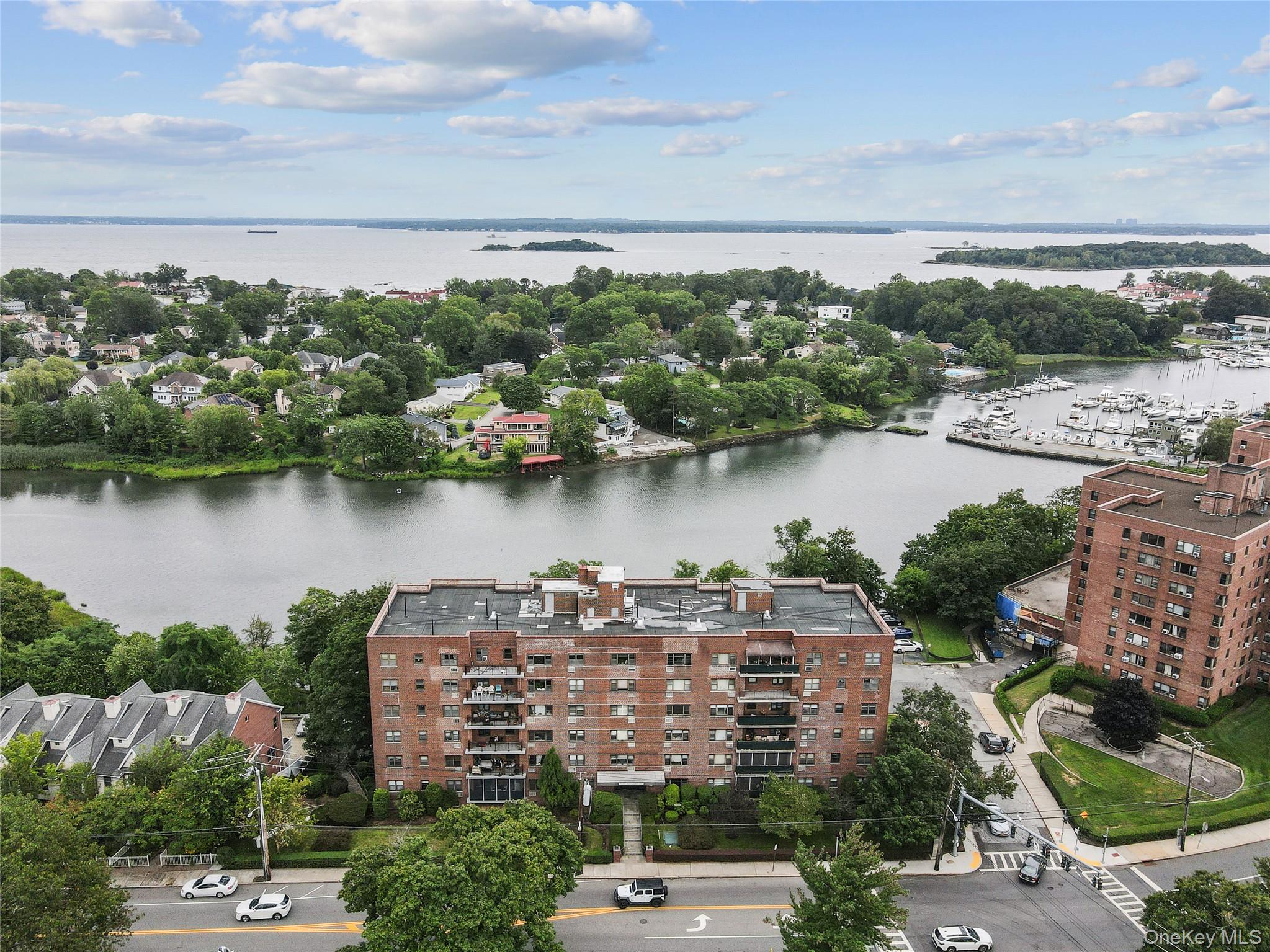 Beautifully Updated 2-Bedroom with Terrace in Prime New Rochelle Locat...