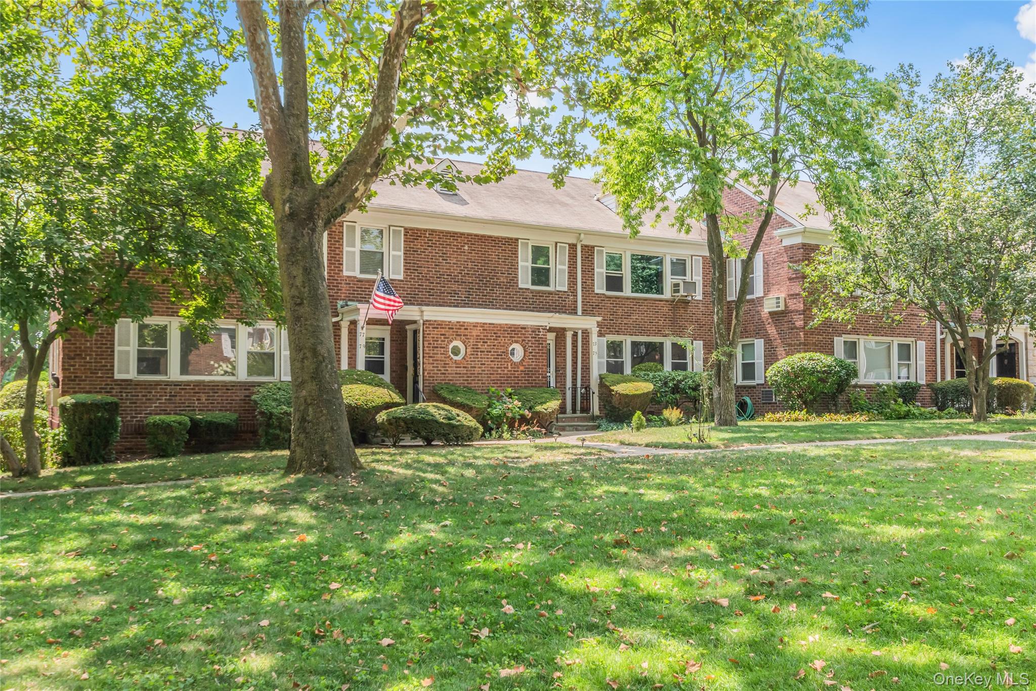 Welcome to Bronxville Knolls and this charming renovated one-bedroom,...