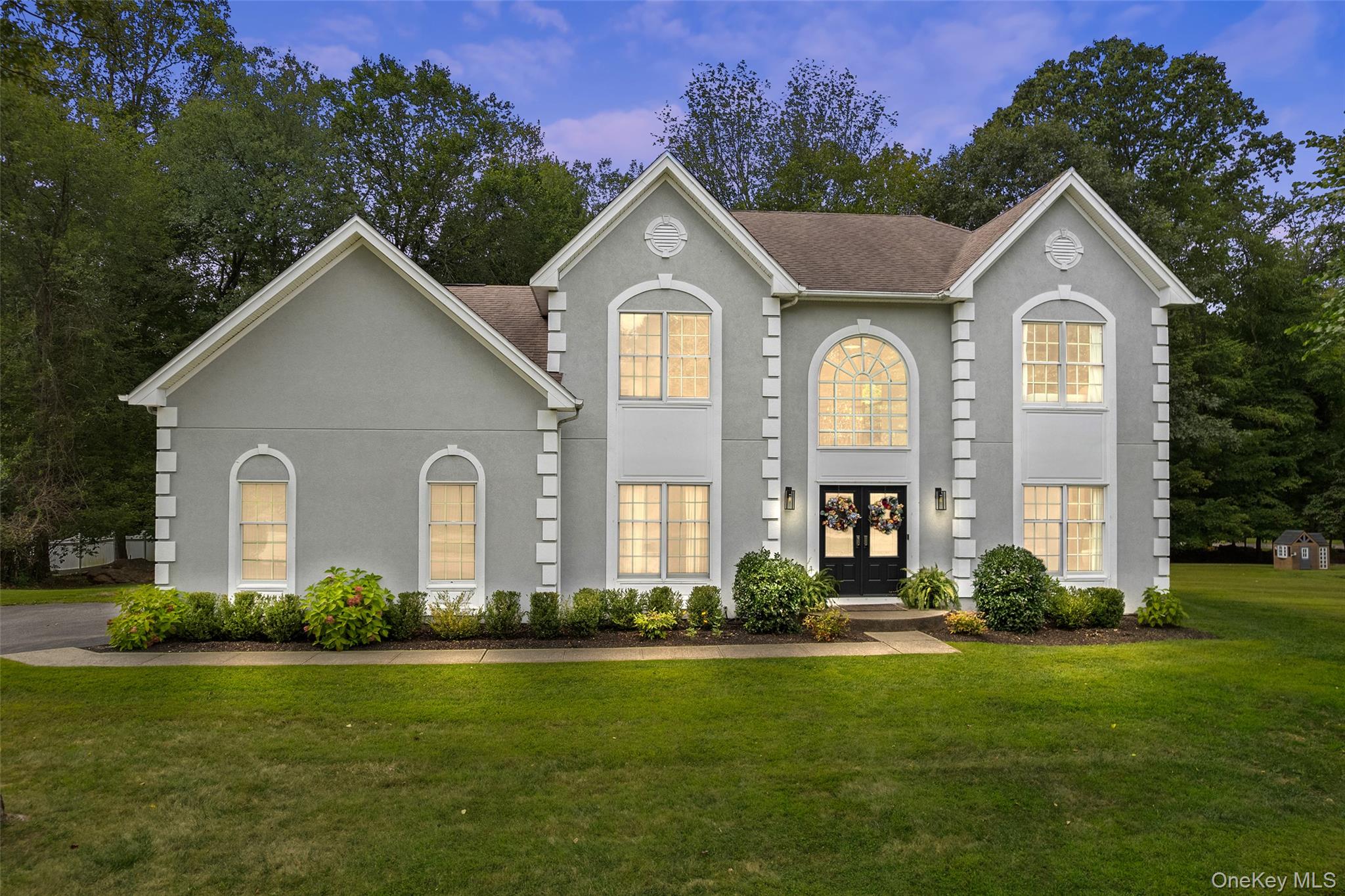 Welcome to Salem Chase, North Salem's most coveted neighborhoods. Perf...