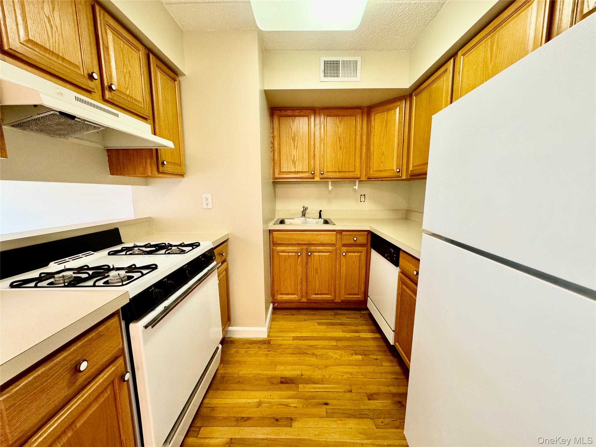 Centrally Located One bed/One bath apartment with private terrace in q...