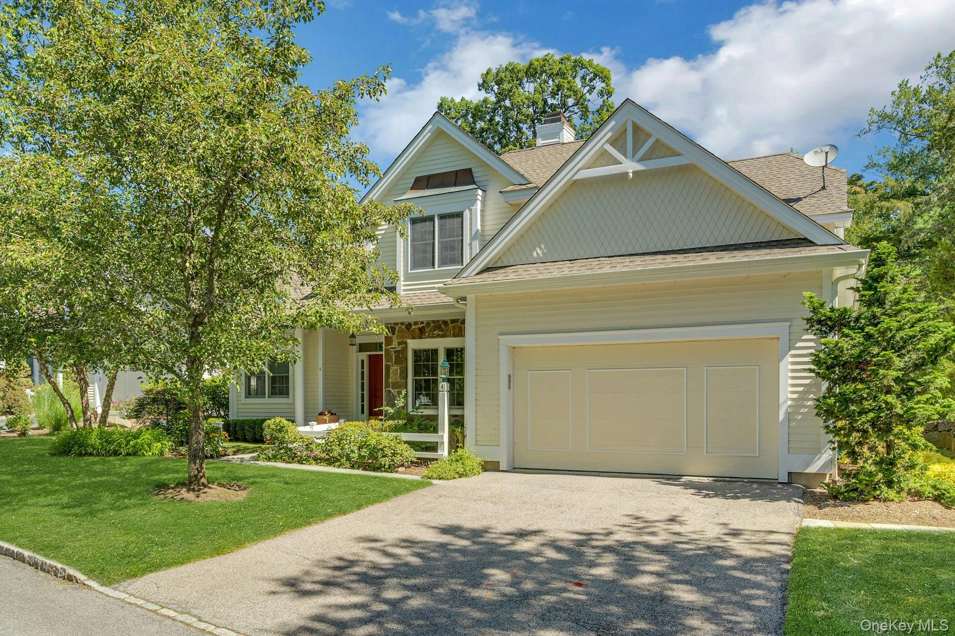 Prime Location in Whippoorwill Ridge!

Nestled on a quiet cul-de-sac w...