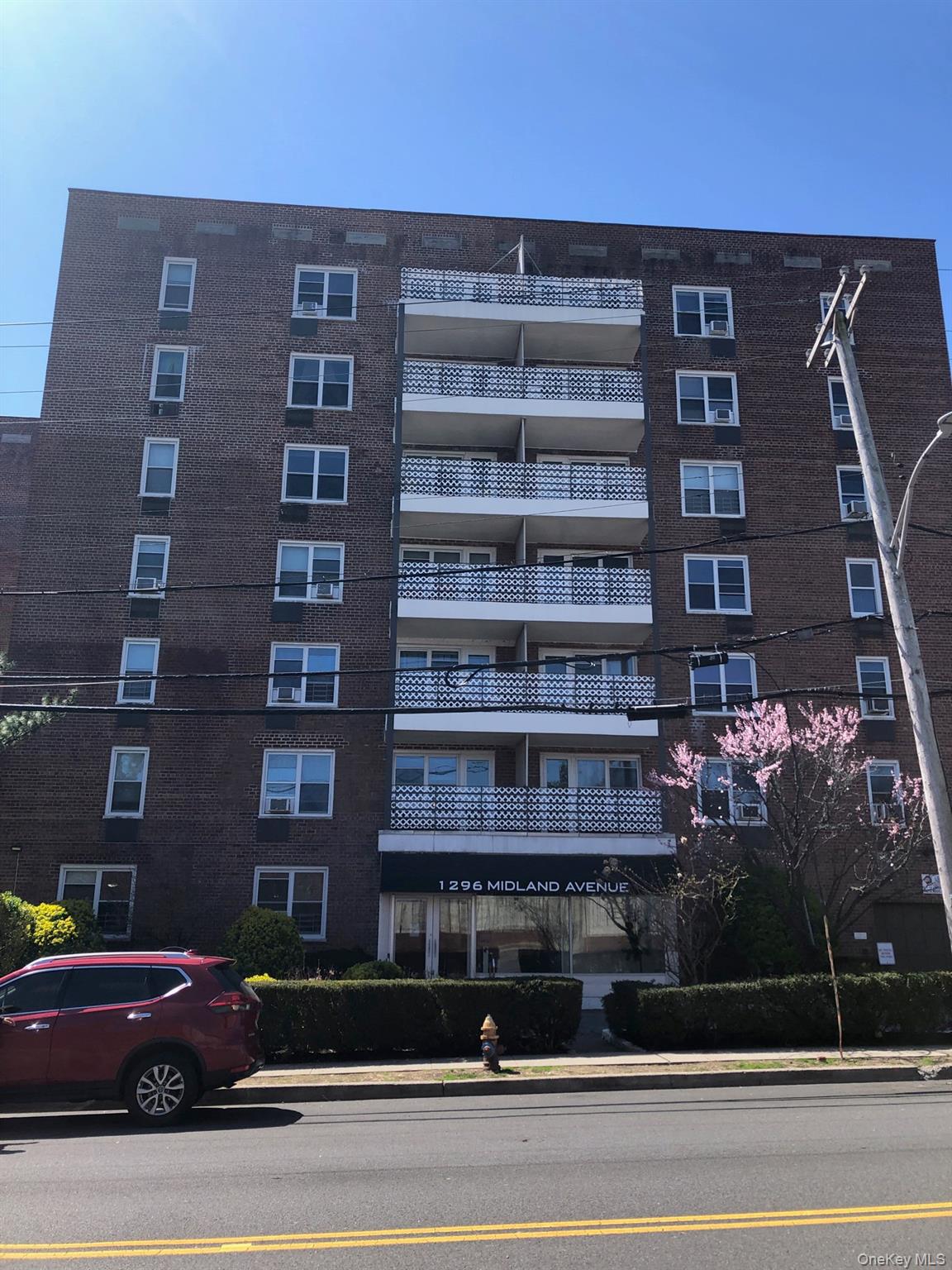 Beautifully renovate 1 bedroom sponsor unit at the Kimberly Gardens, N...