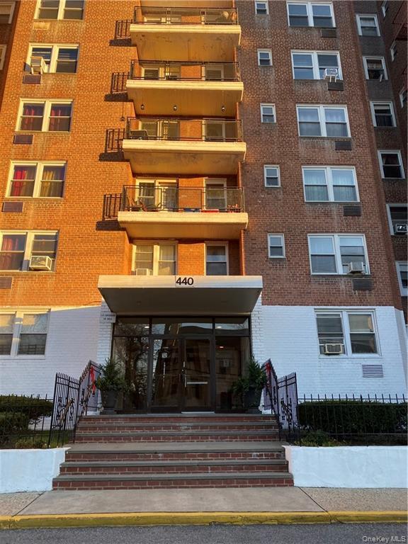 Beautiful and bright with lots of sunlight 1 bedroom apartment for ren...
