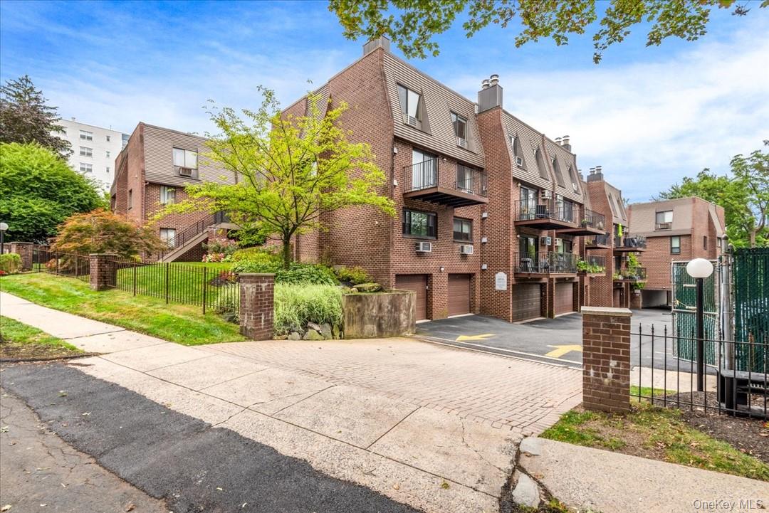 $100,000 PRICE REDUCTION!!!!!!!! 
Modern 3-Bed, 3-Bath Condo in the He...