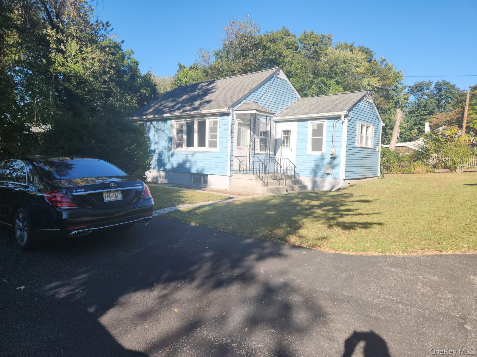 3 or 4 bedroom 2 full bath home recently installed carpets, painting,...
