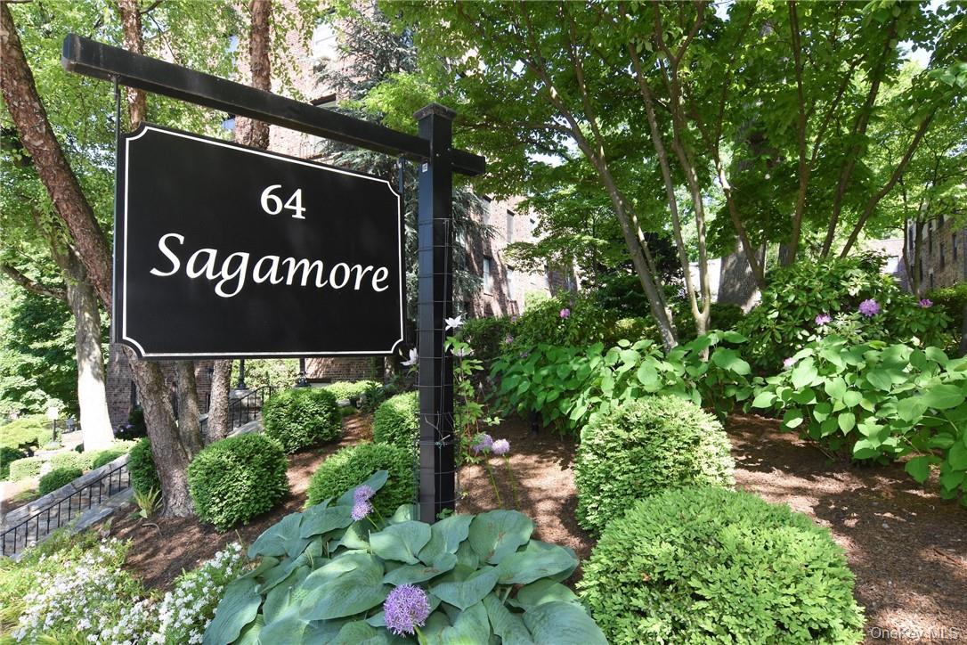 An amazing Bronxville two BR/1Bath condominium. Ideally located. Easy...