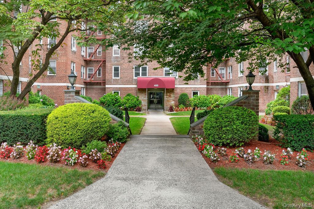Commuter’s Dream in Yonkers!

Welcome to this bright and spacious 2-be...