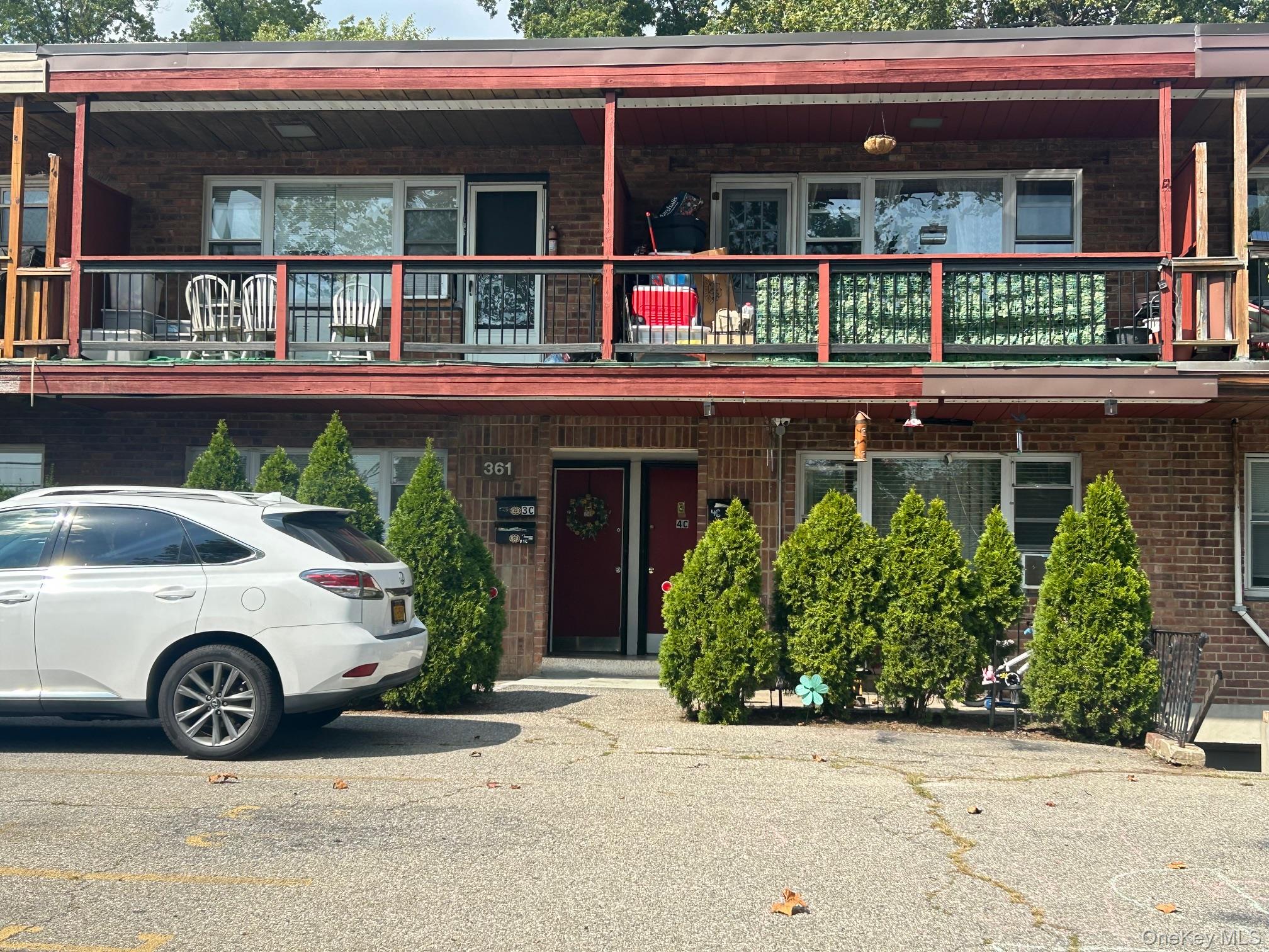 This property consists of 4 one bedroom units with large layout. Kitch...
