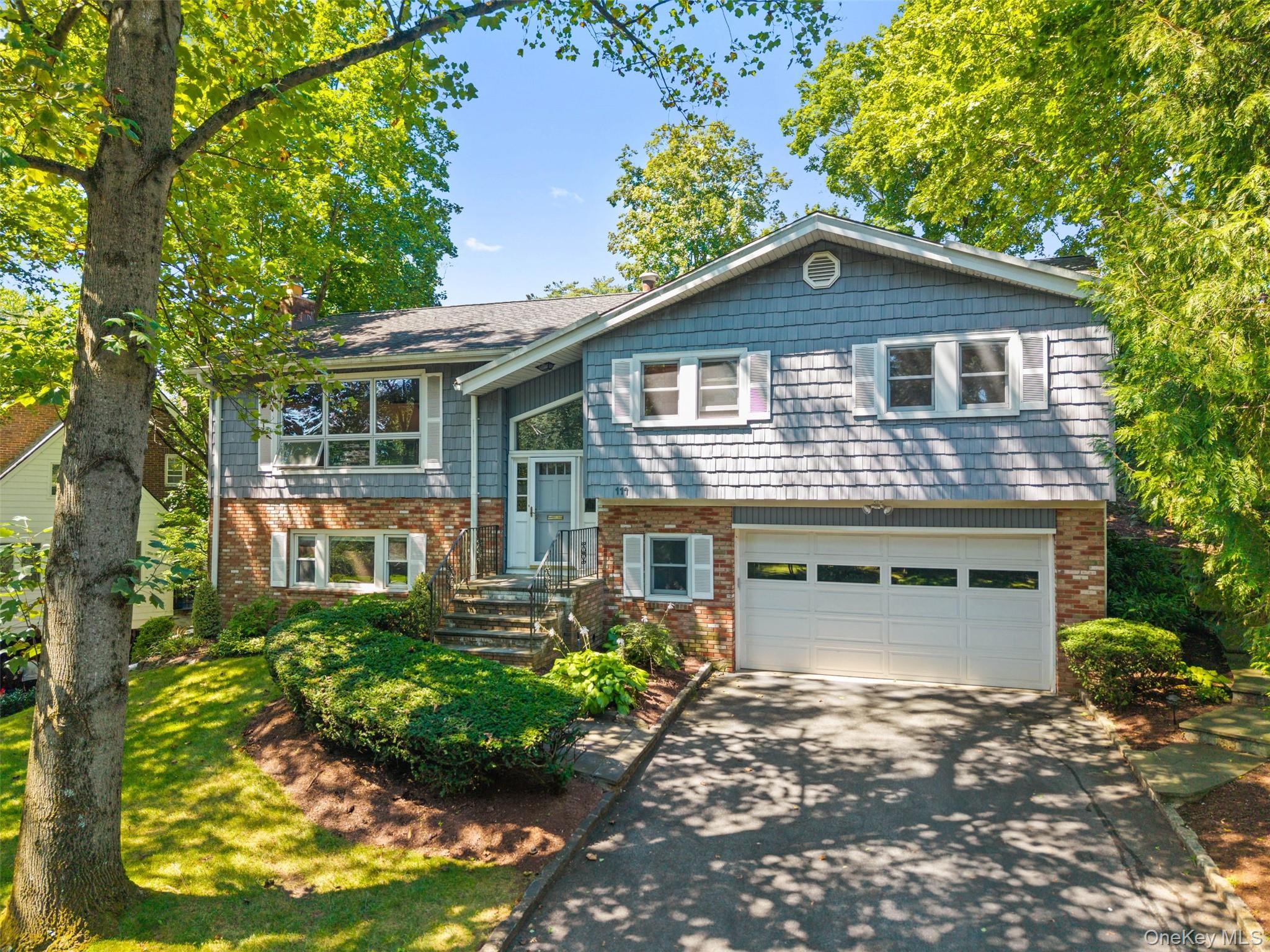 Prime Wykagyl Park Location!  This well-maintained raised ranch offers...
