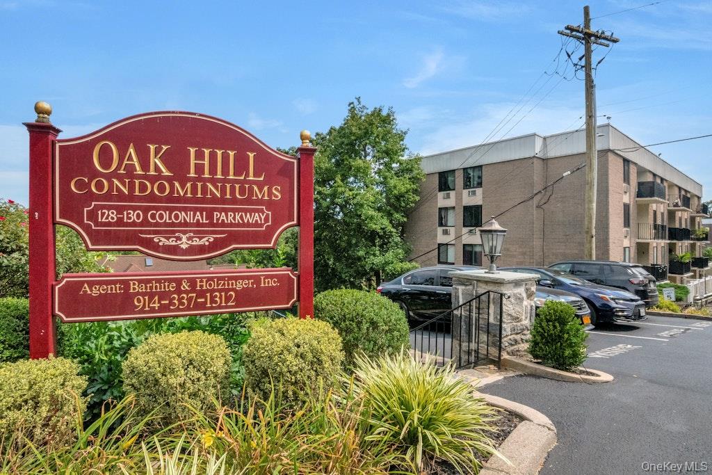 Discover this beautifully remodeled 1-bedroom, 1-bathroom condo in the...