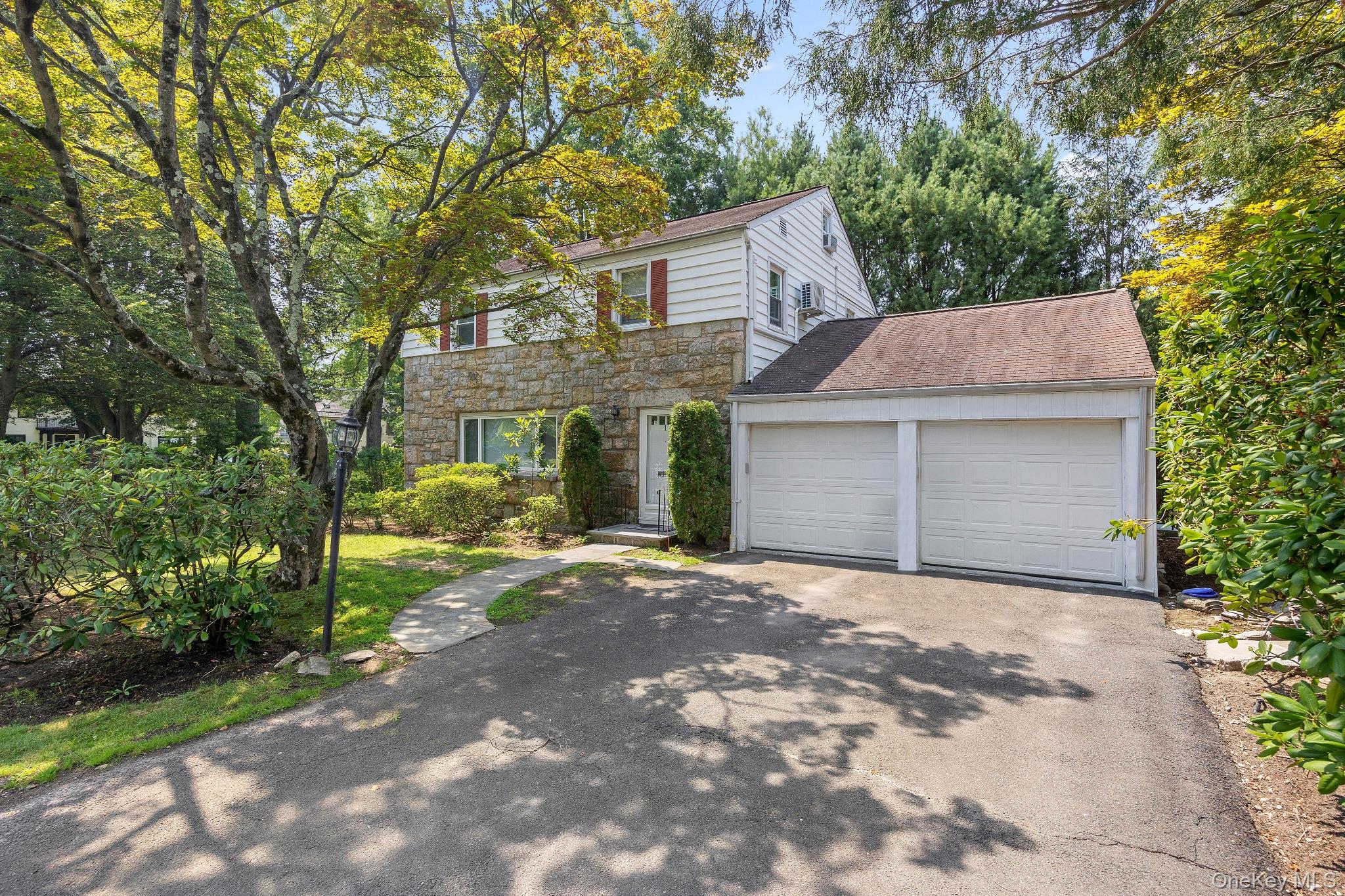 Situated in the sought-after Highlands neighborhood of White Plains, t...