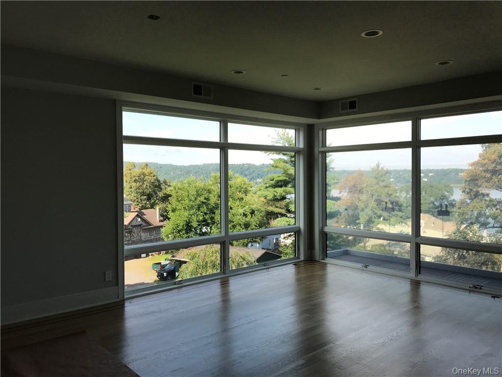 Stunning one bedroom with amazing Hudson riverviews for your enjoyment...