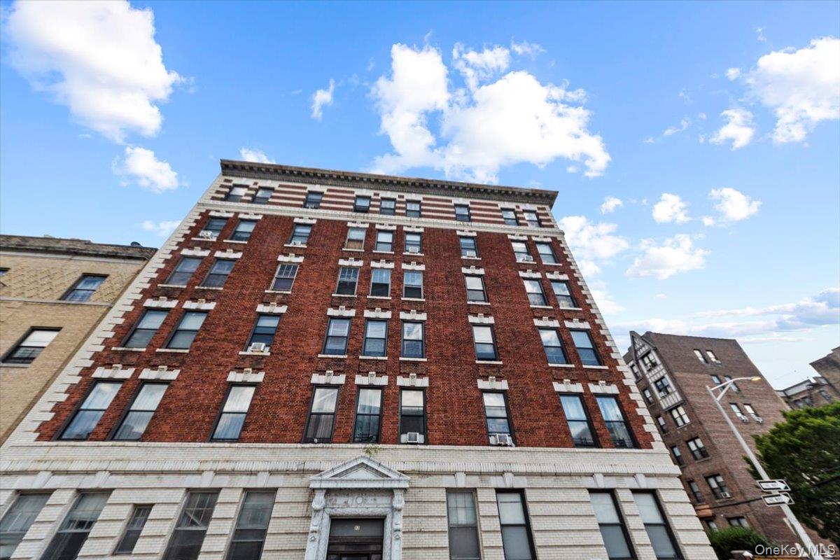 This bright and inviting studio apartment in the pre-war, New Belfort...