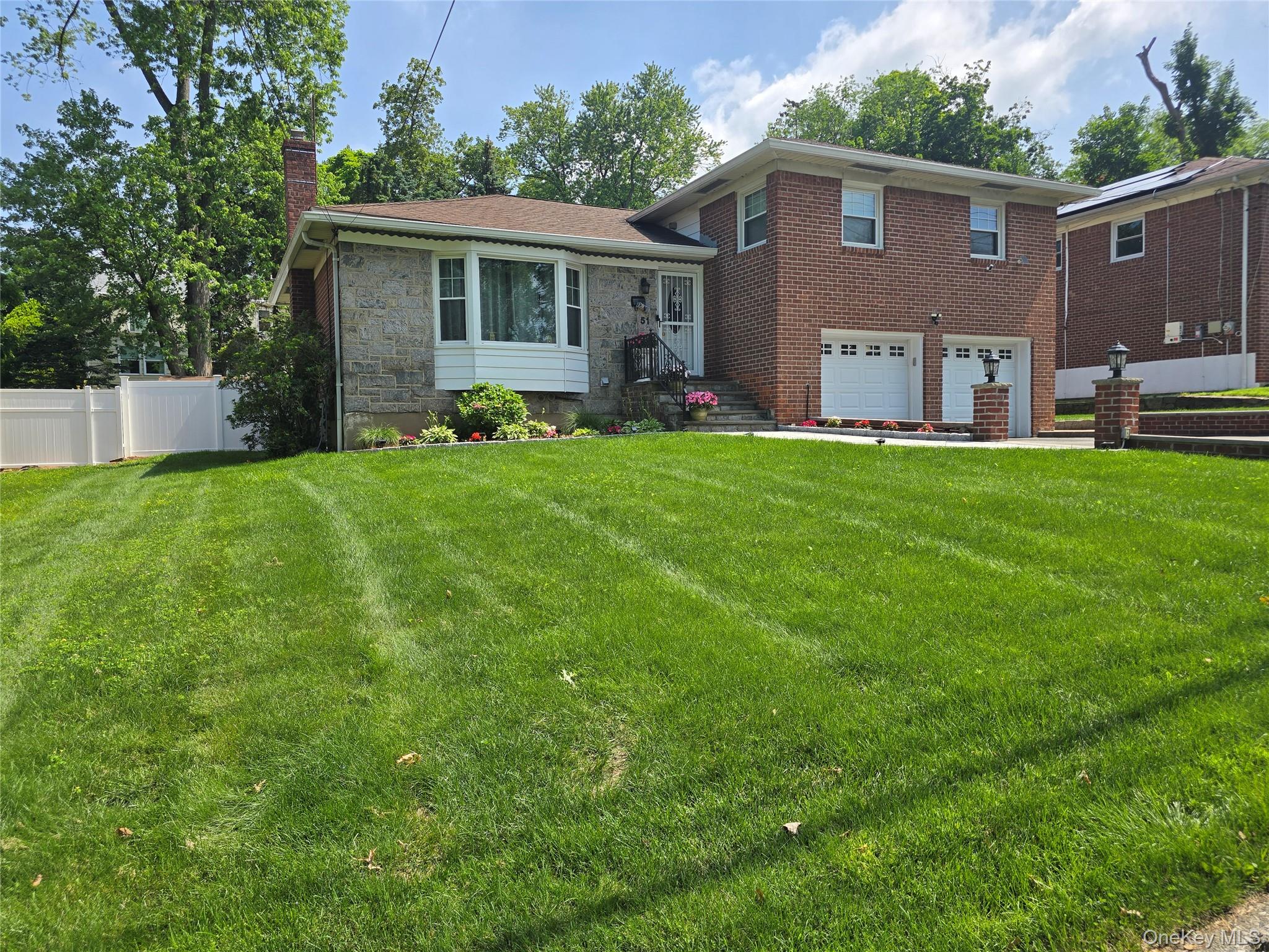 location, location, location!
Perfectly situated right off Central Par...