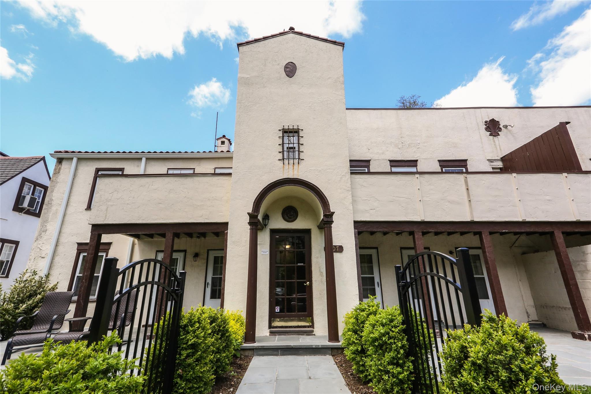 Welcome to Kensington Rd Apartments, where charm meets convenience! Th...