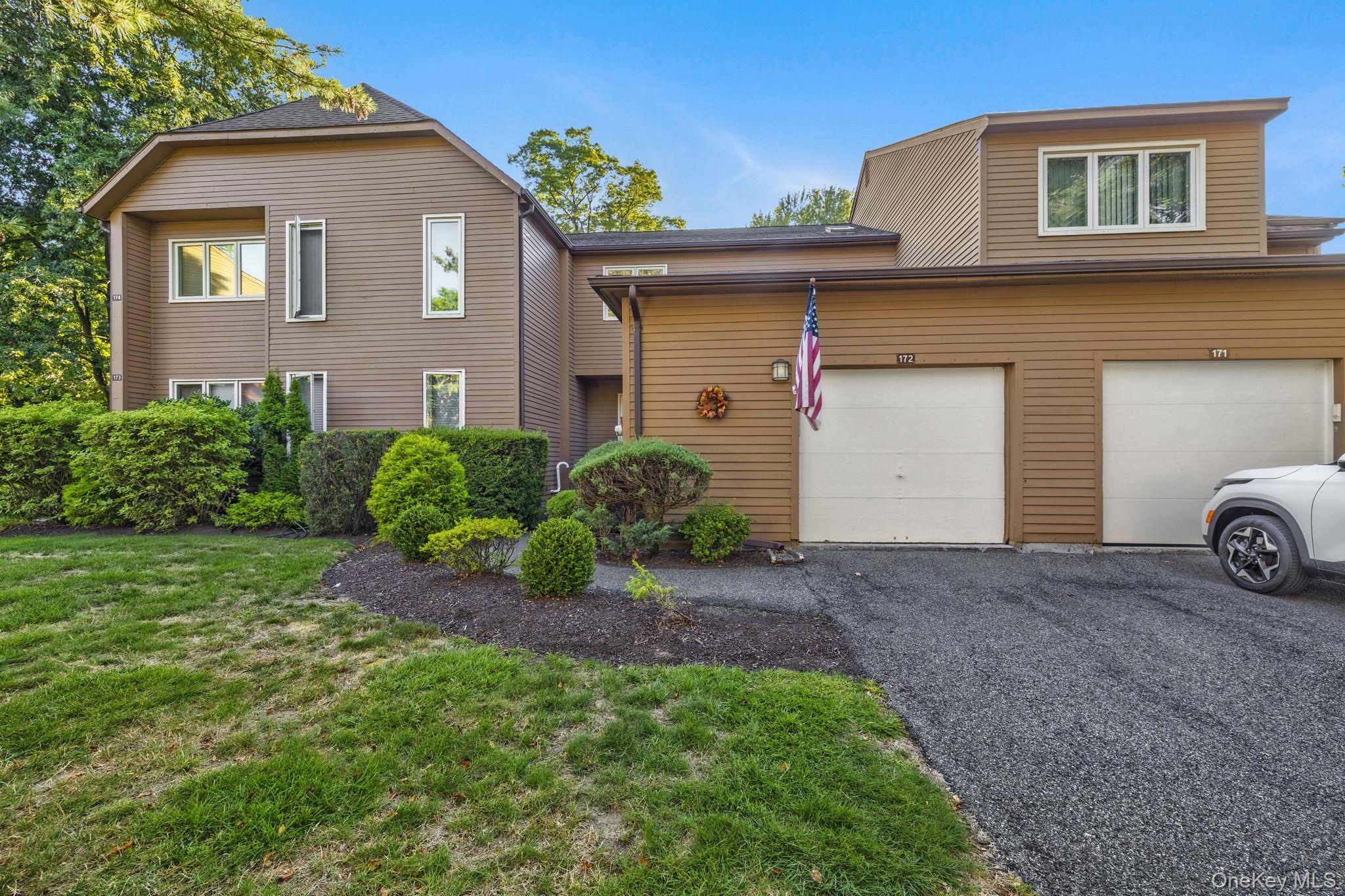 This beautifully maintained 3-level, 2-bedroom, 2 and a half bathroom...