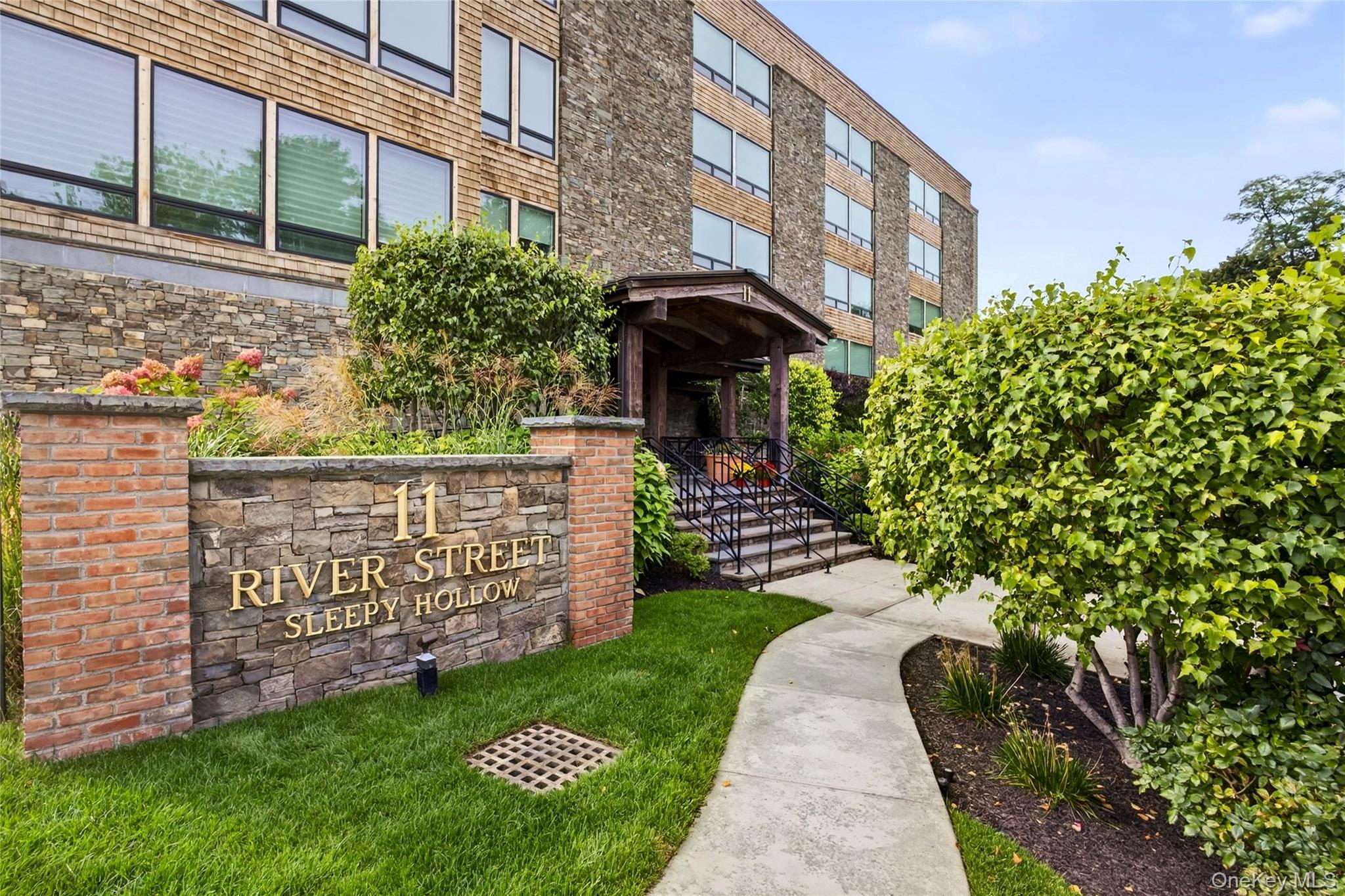 Enjoy the splendor of waterfront living in beautiful Sleepy Hollow in...