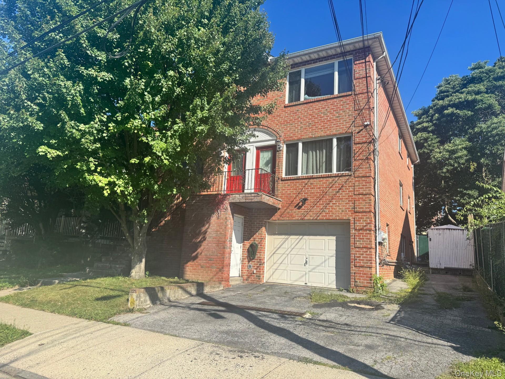 Charming 3 BR 2 BA apart in heart of Yonkers. Sits in a serene, tree-l...