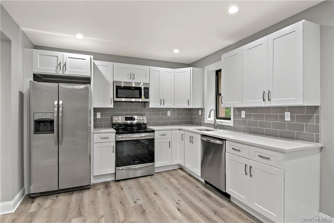 1550 sq ft 2nd floor apt..3 bedroom 2 full bathroom both with bathtubs...