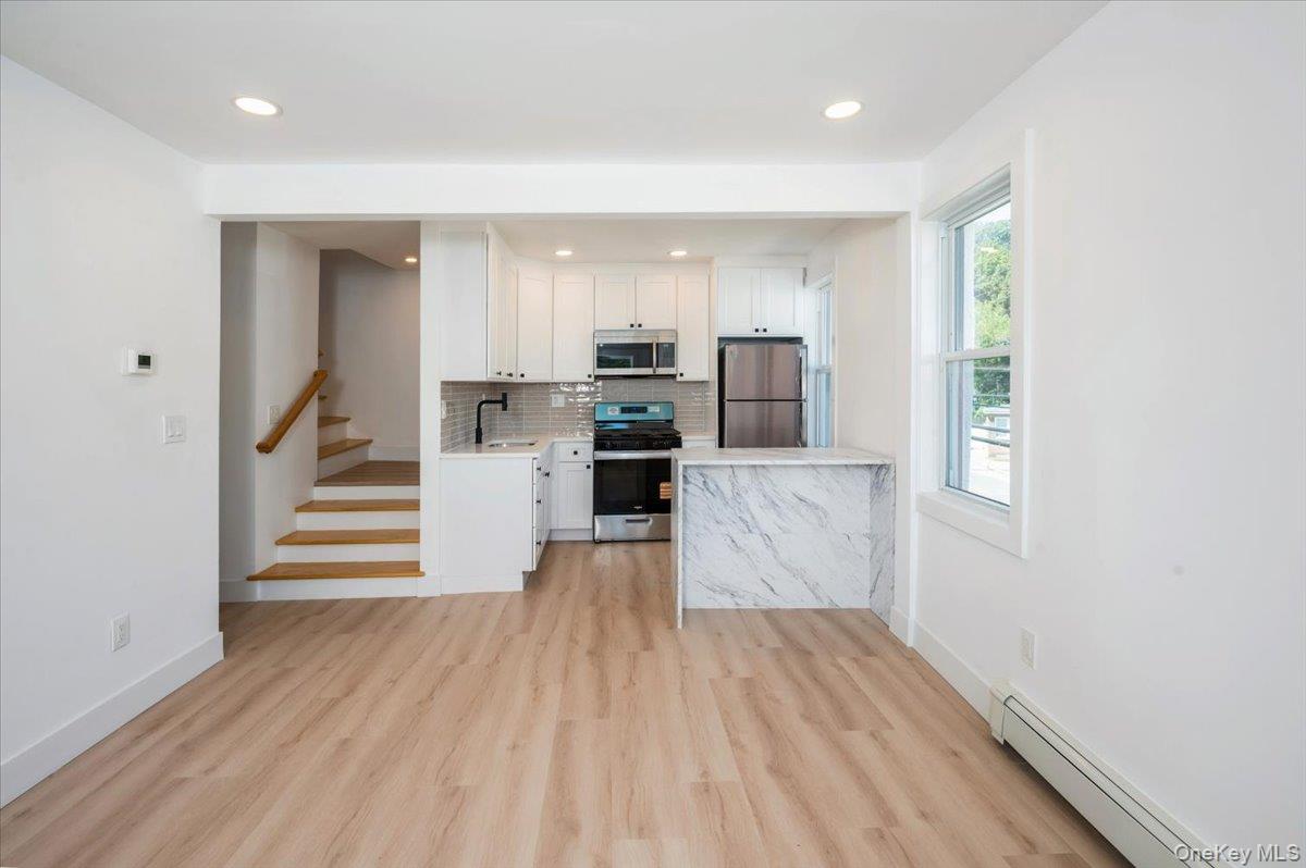 Beautiful brand new Duplex on 2nd and 3rd floored apartment. Tons of n...
