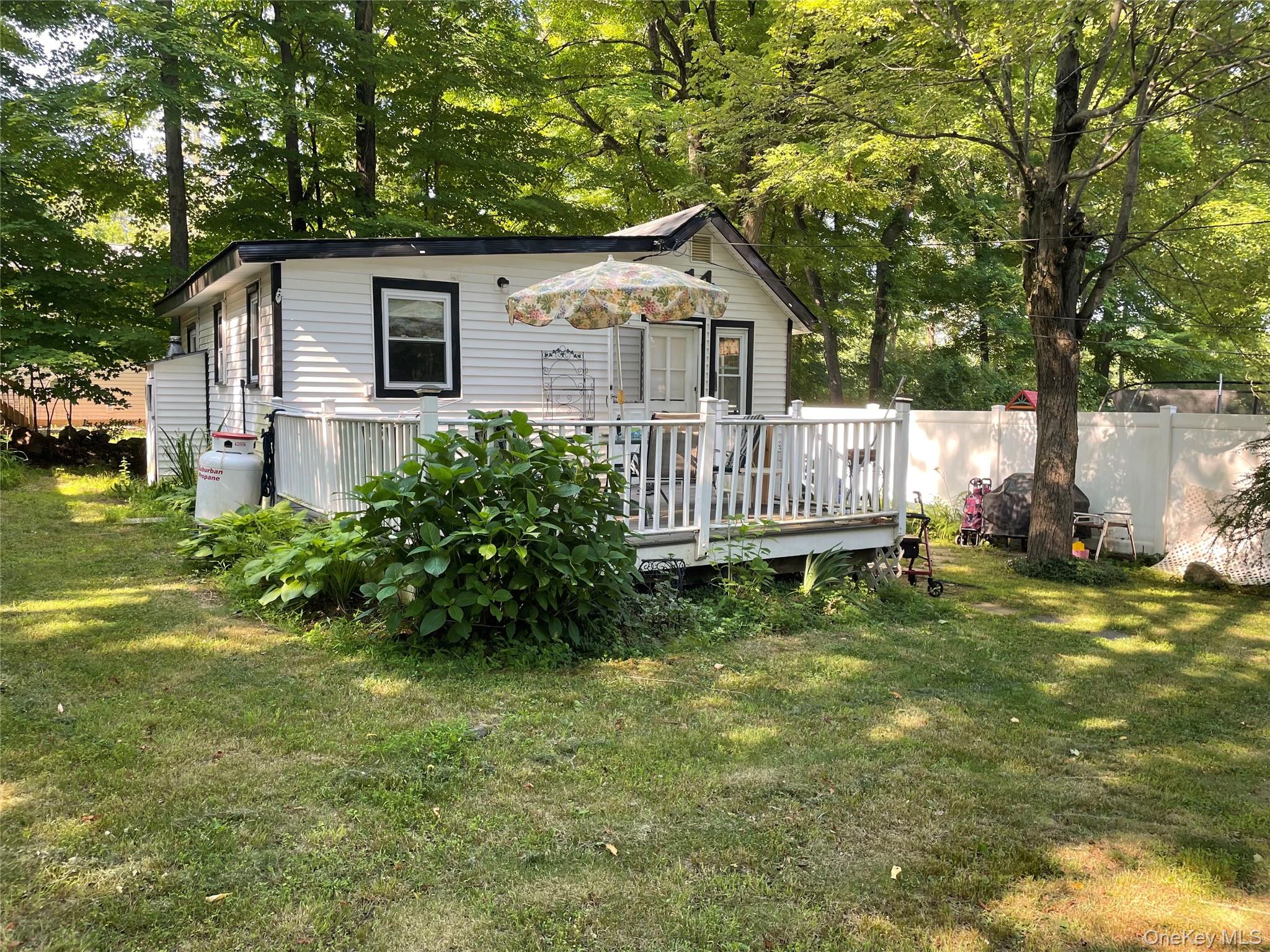 Want a comfortable summer/weekend getaway? Then check out this 3-seaso...