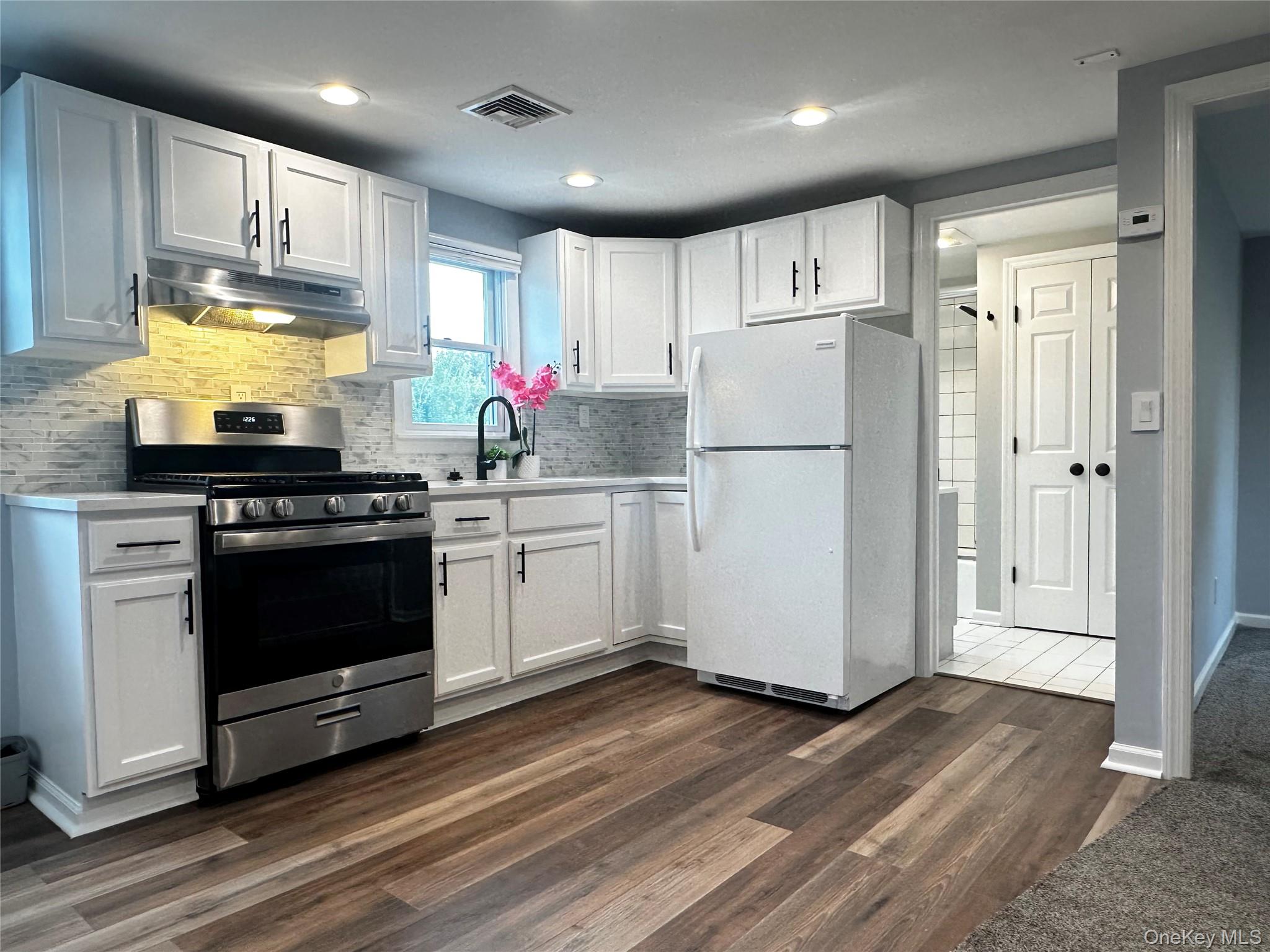Move-in ready & freshly painted 2nd floor apartment in 2 family home....