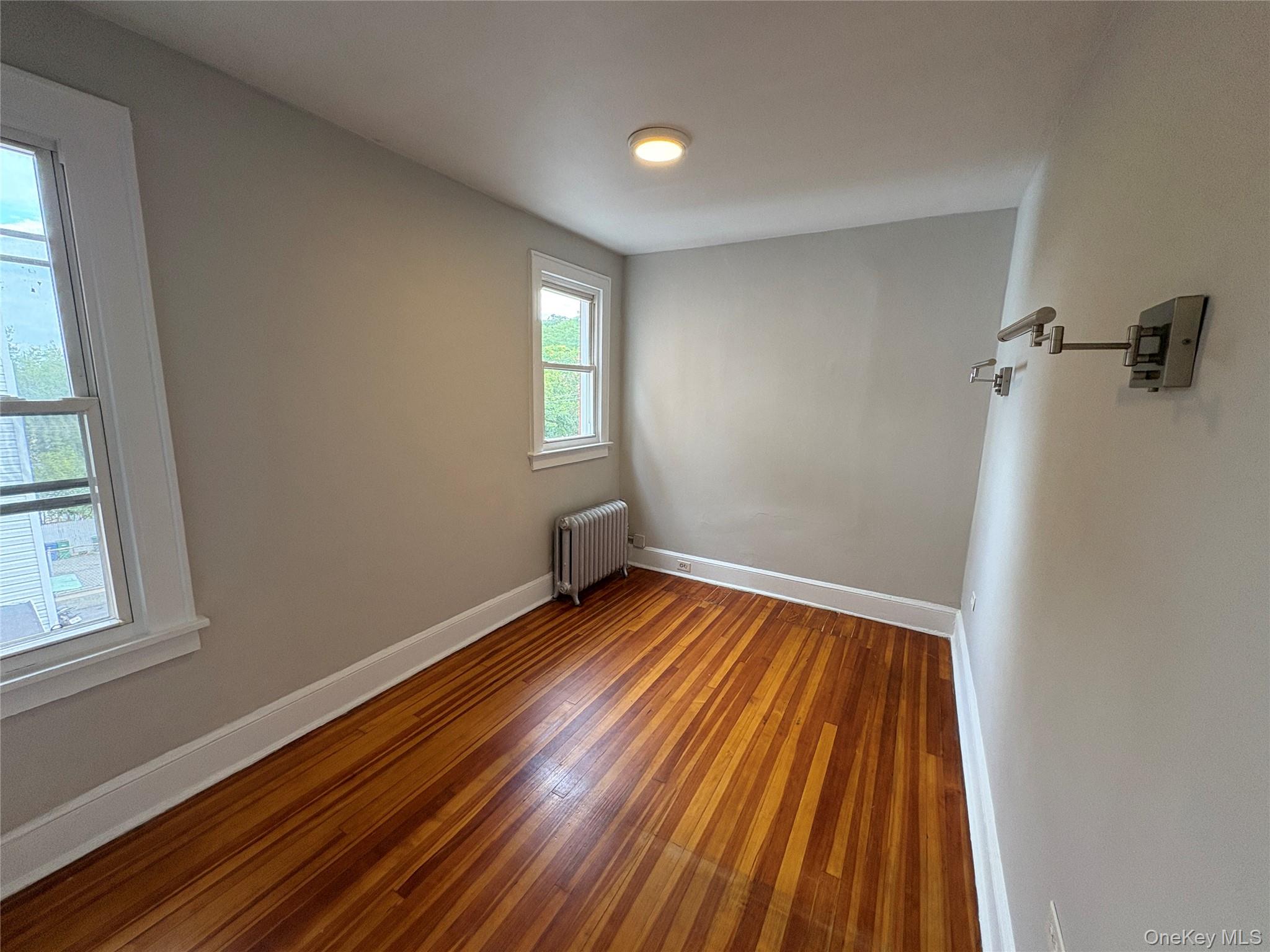 Big 3-Bedroom Apartment - Available in Yonkers!

? Features:

Spacious...