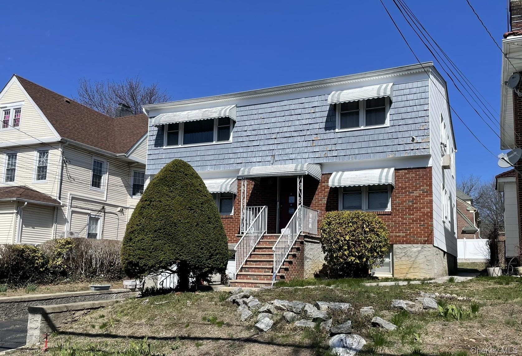 Beautifully updated 3-bedroom, 2-bath apartment located in a private h...