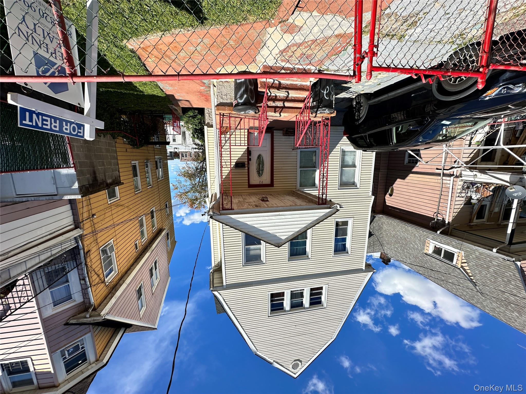 Spacious 1-Bedroom with Private House Comfort in North Yonkers

Enjoy...