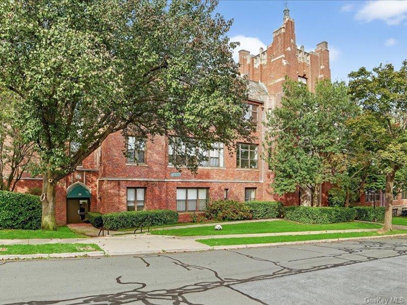 Welcome to this beautifully updated condo in the Hill, one of the most...