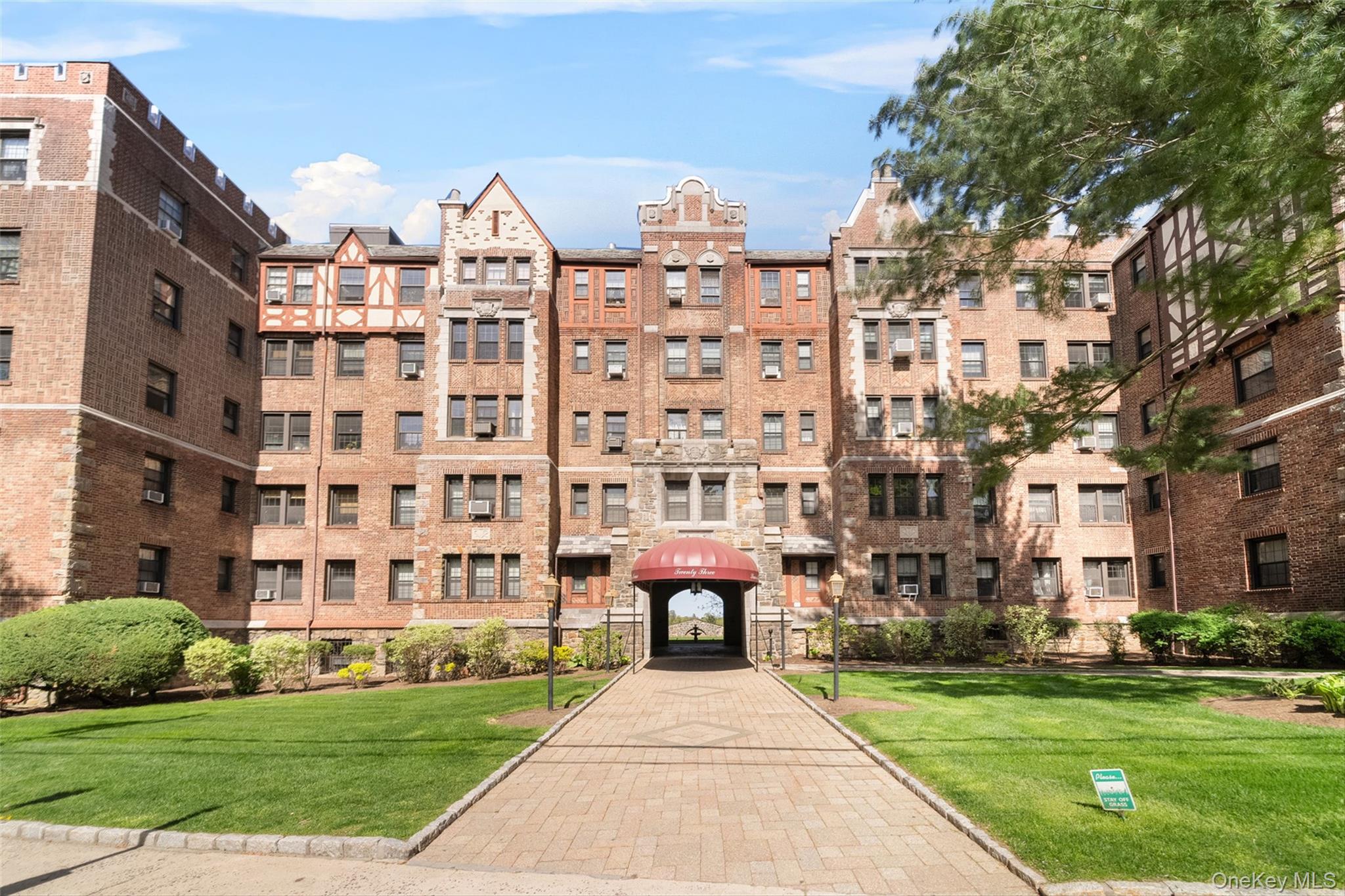 Renovated 5th floor corner 2BR in White Plains’ iconic Saxon House! Br...