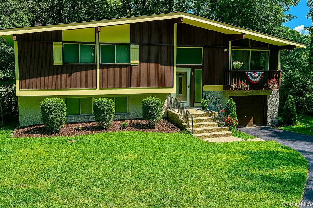 Executive Raised Ranch 4 beds 2 Bath home. Enjoy comfort and sophistic...