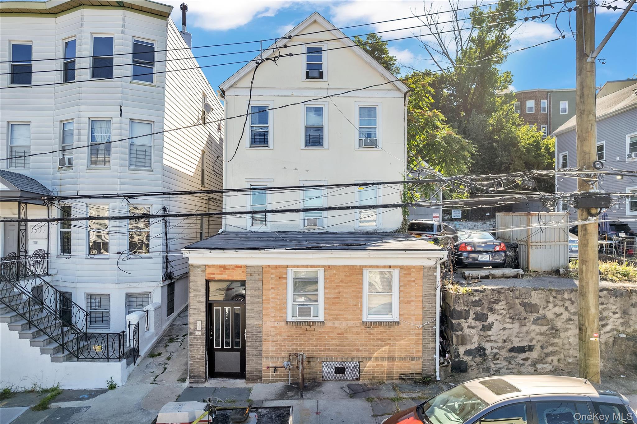 PRICED REDUCED TO SELL QUICKLY!! Highest and best by 9/30/25.

158 Bee...