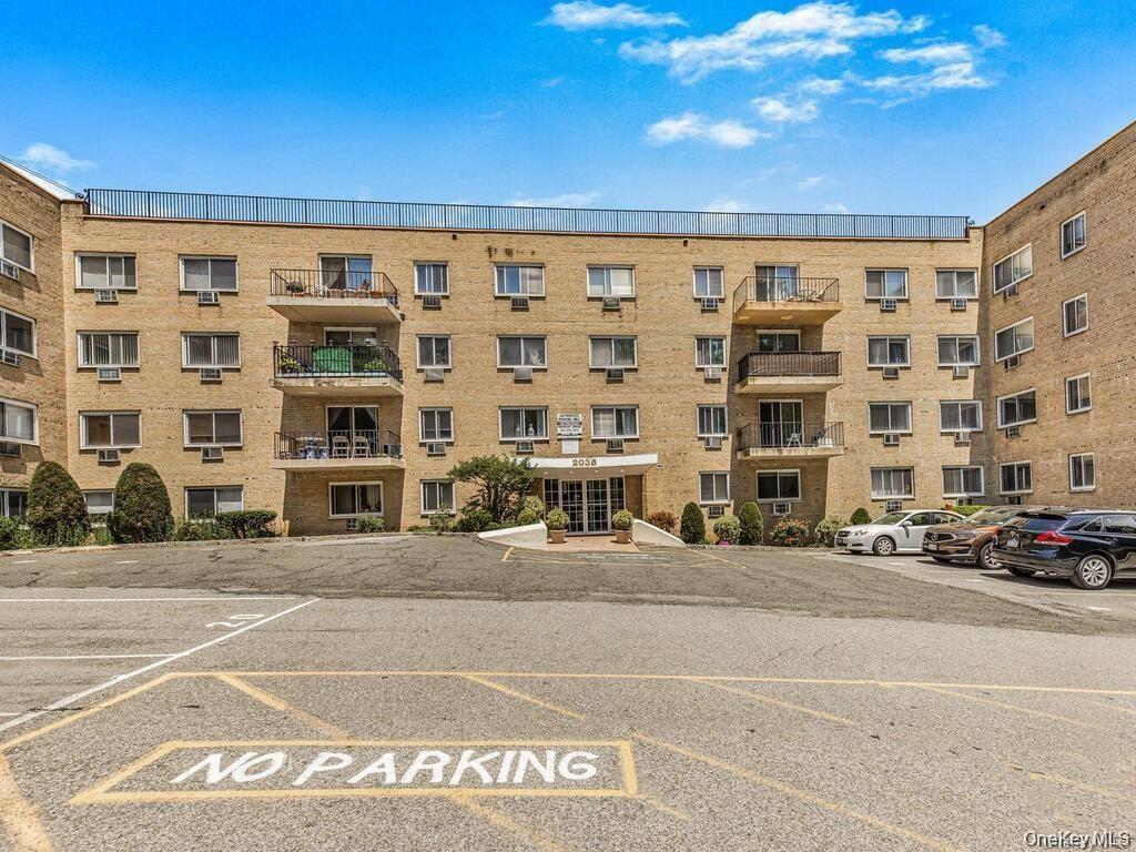 Beautiful studio apartment with easy access to everything that Yonkers...