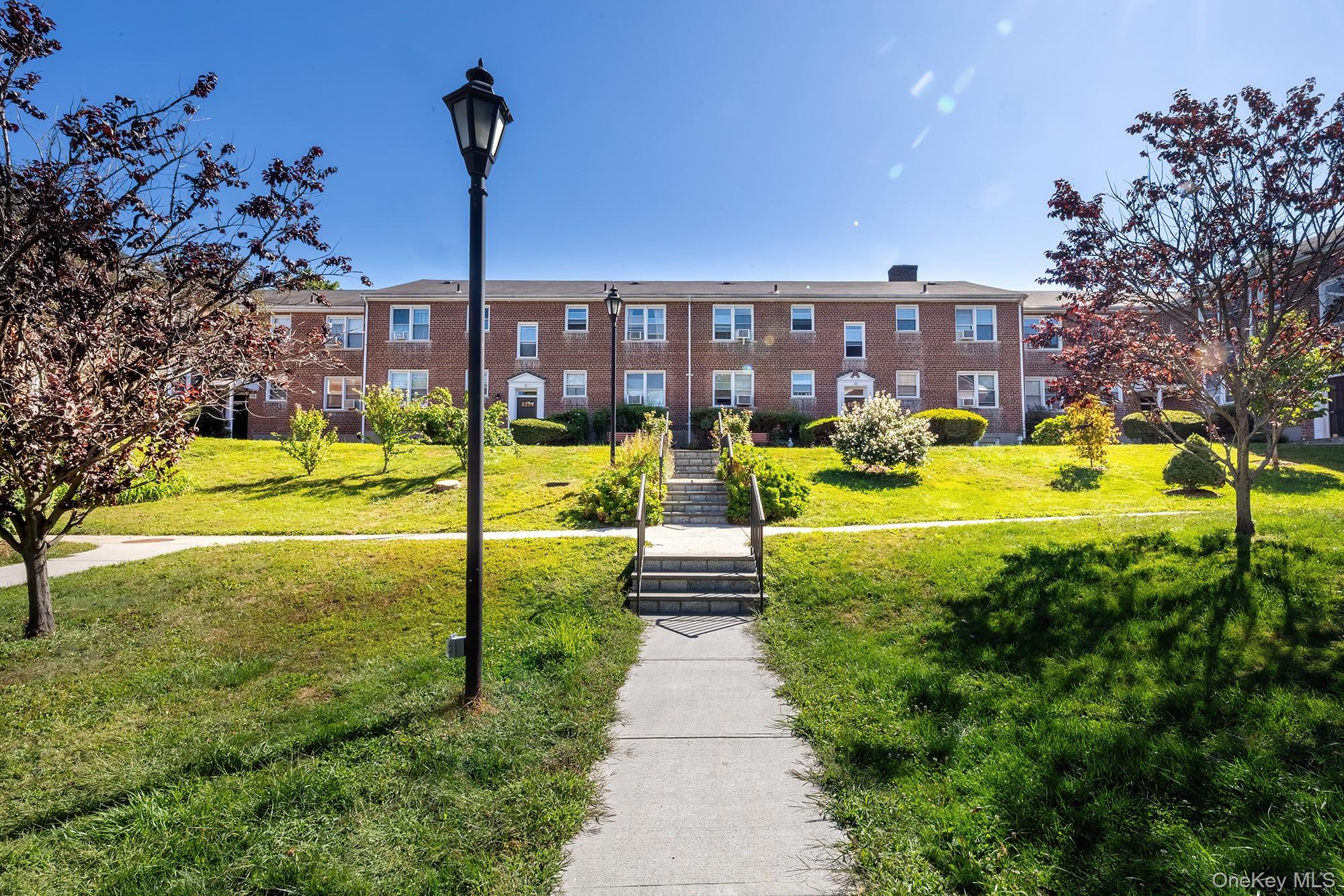 This spacious and sun-filled 2-bedroom apartment at Tanglewood Gardens...