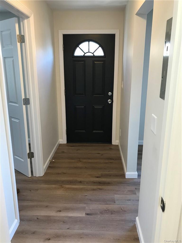Renovated 2nd floor apartment in the heart of Tuckahoe. Very close to...