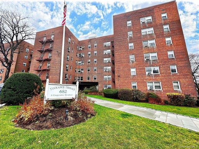 Spacious two bedroom waiting for you to make it your own!  Complex fea...