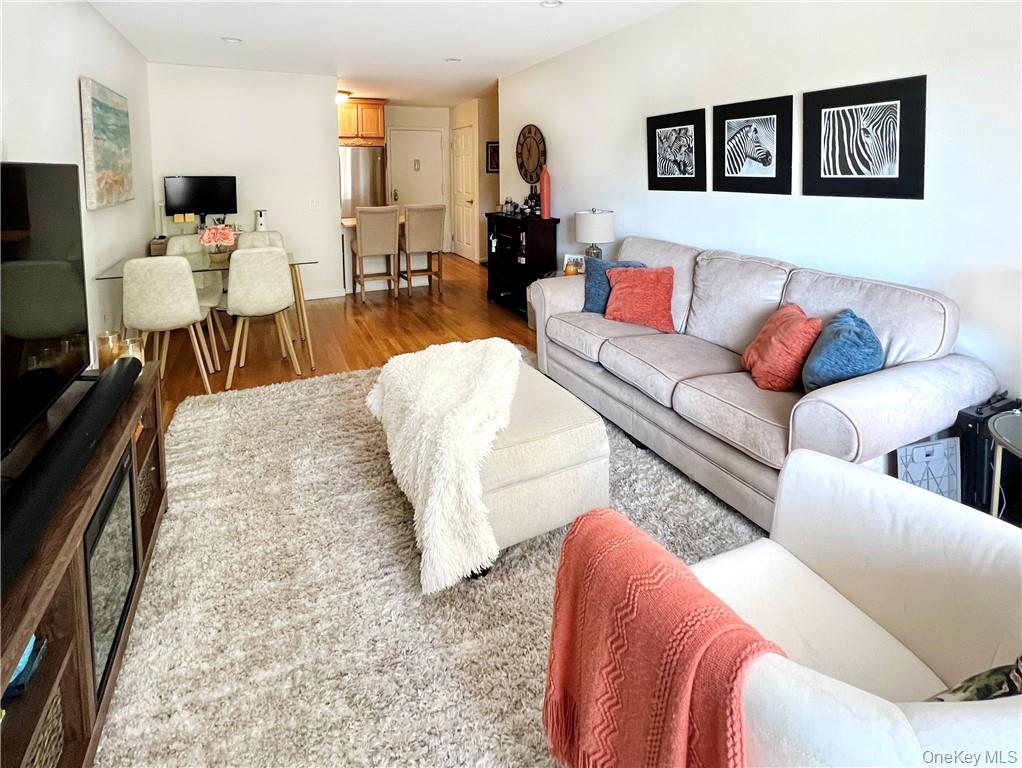 Spacious and bright one bedroom condo with prime location! 5 min walk...