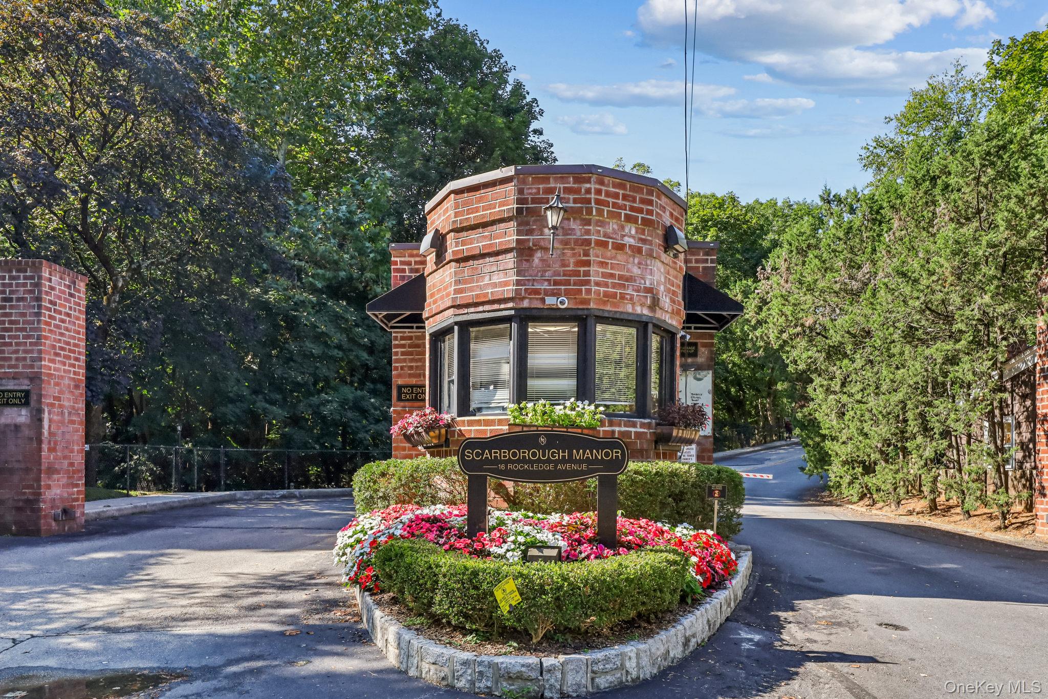 Welcome to Scarborough Manor, a premier Hudson River co-op community i...