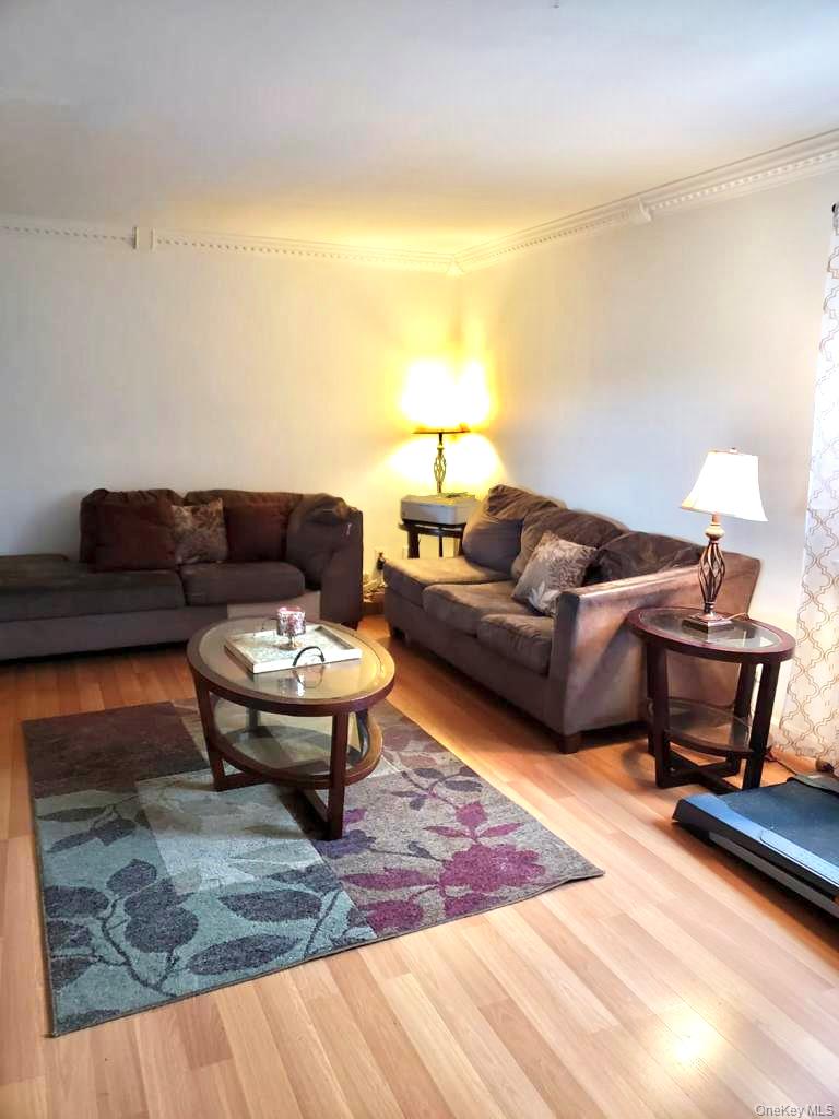 Welcome to this beautiful, dog friendly, 2 bedroom co-op in downtown W...