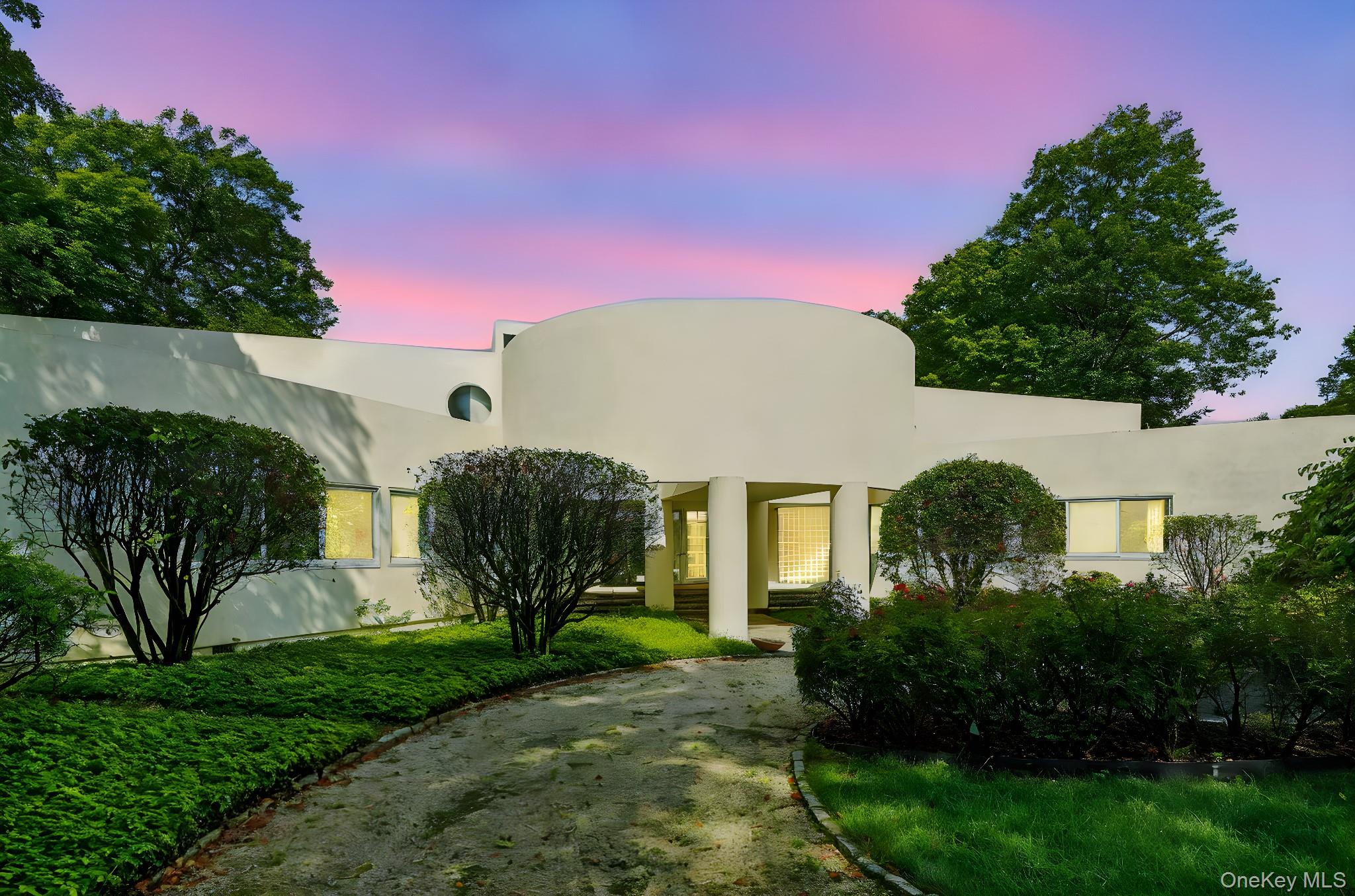 Nestled in breathtaking natural surroundings, this modern architectura...