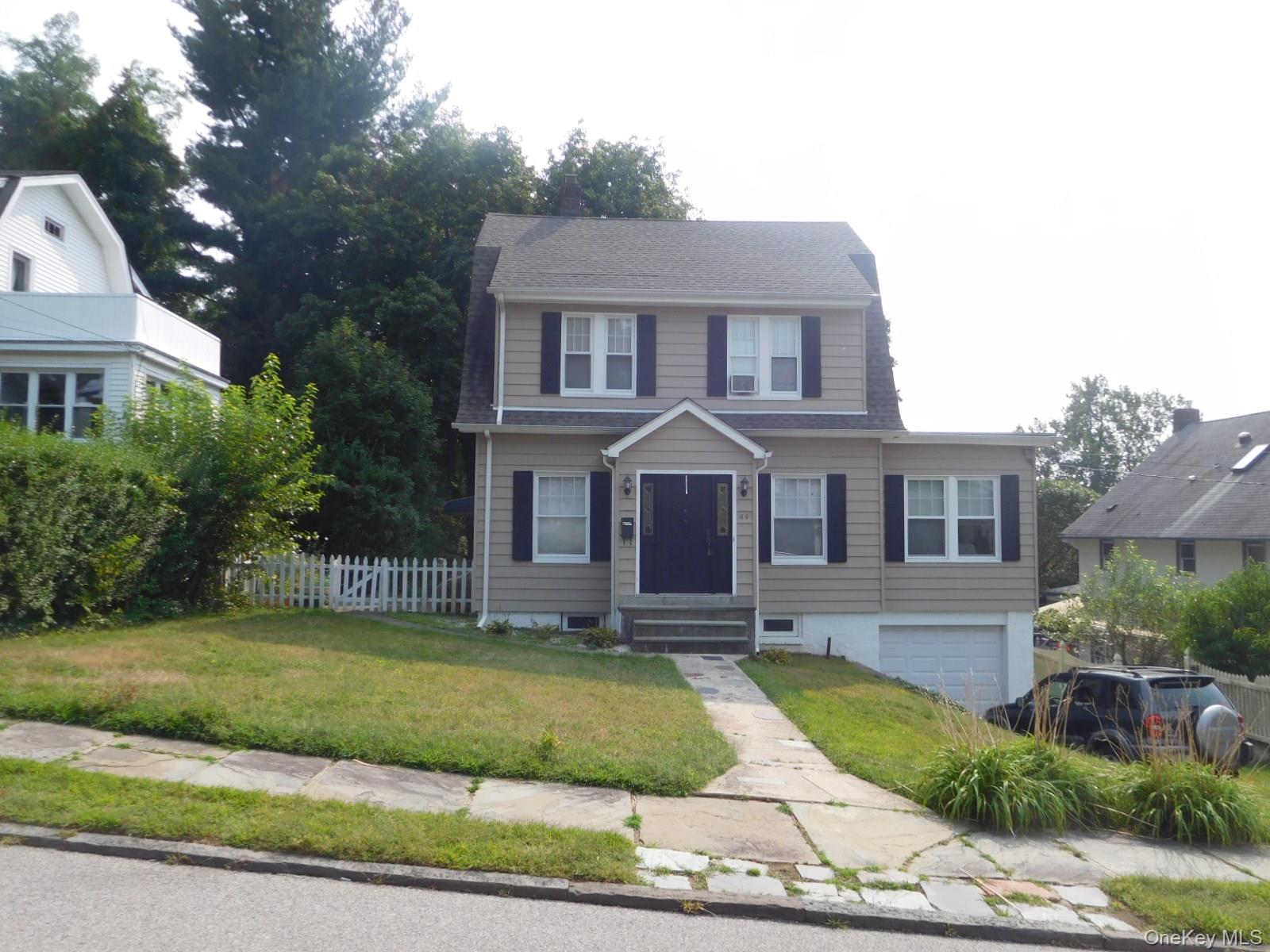 Mohegan Heights Colonial in great condition - Renovated Kitchen, beaut...