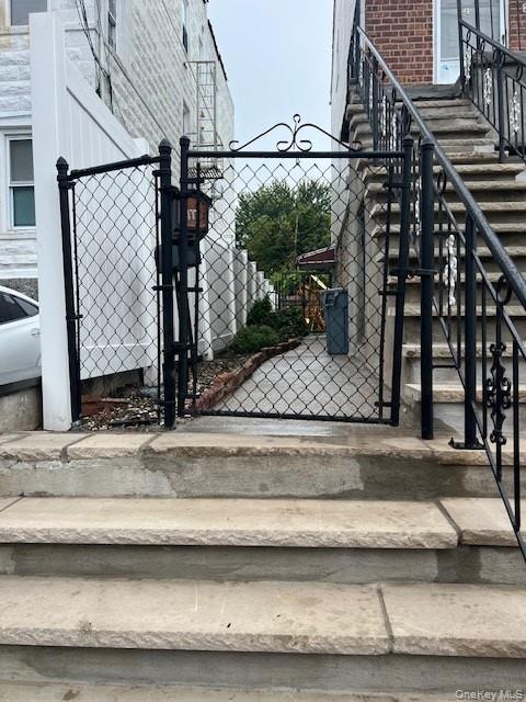 Cozy and immaculate one bedroom ground floor apartment. Freshly painte...